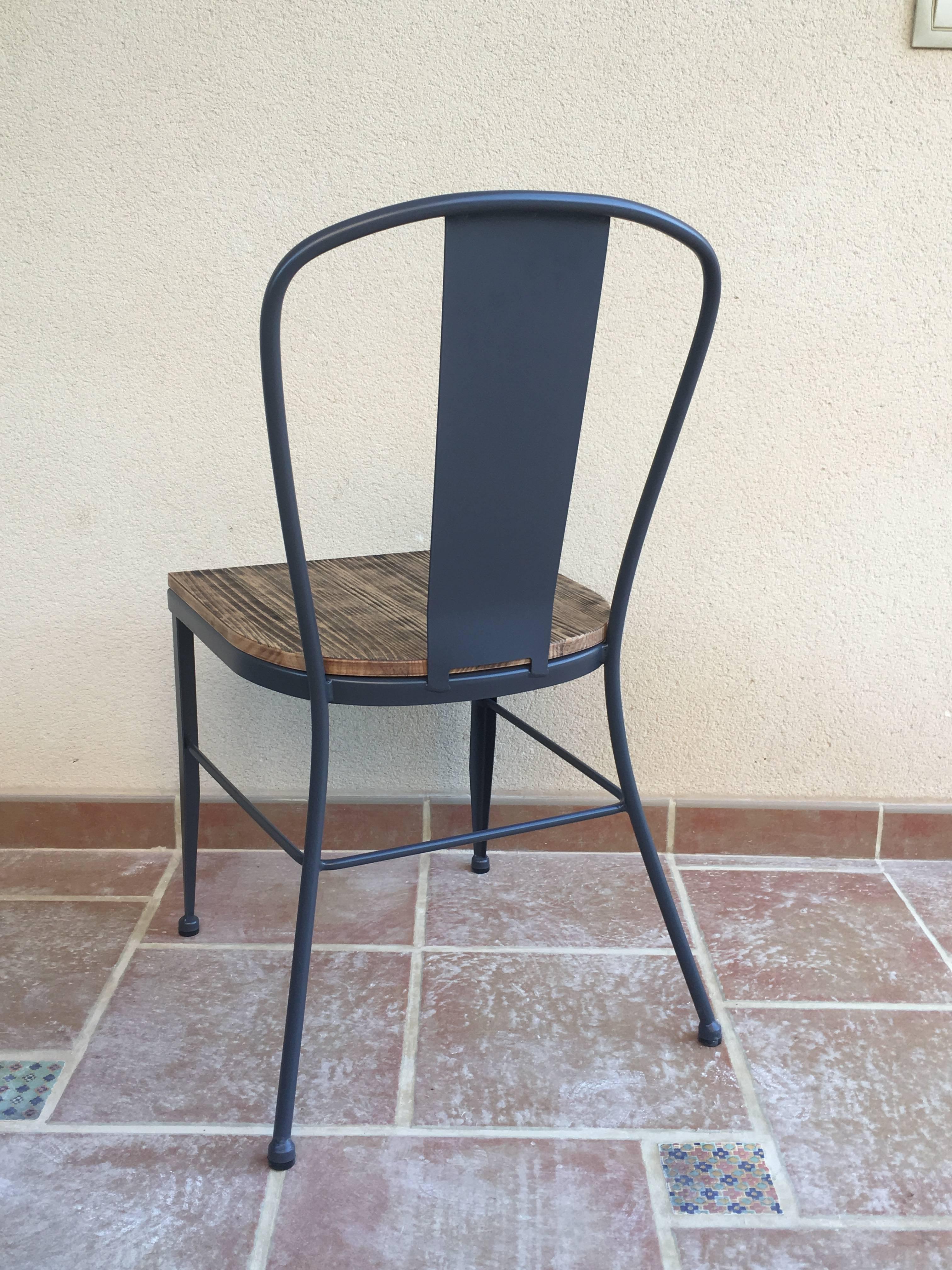 21st Century Wrought Iron Set of Patio Dining Table & Chairs. Indoor & Outdoor For Sale 2