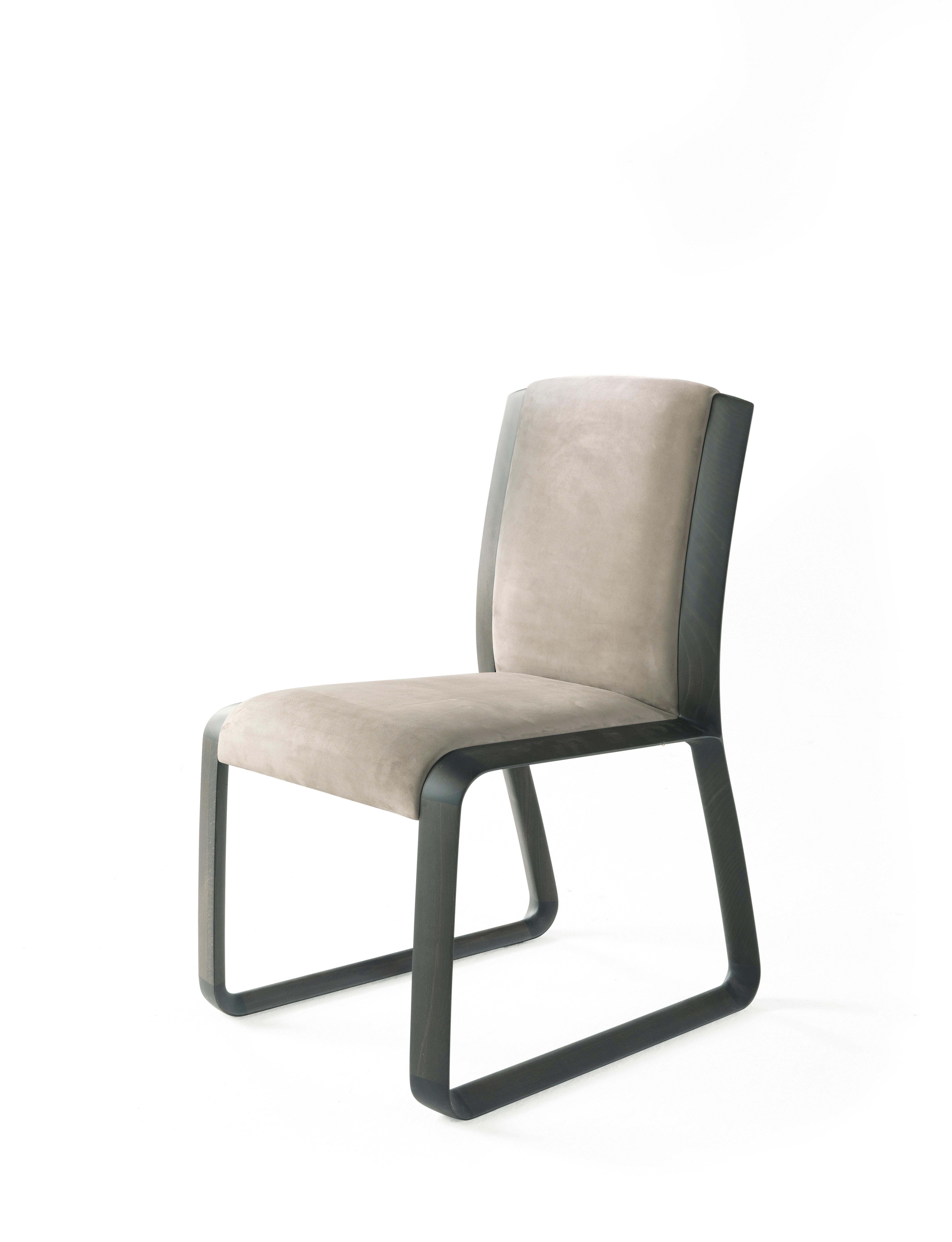 A minimalist aesthetic and a comfortable seat are emphasized by the sensual nubuck upholstery for the Wynwood chair. Height, size and design are studied to complement refined but sober desks or dining tables.
Wynwood Chair with structure in solid