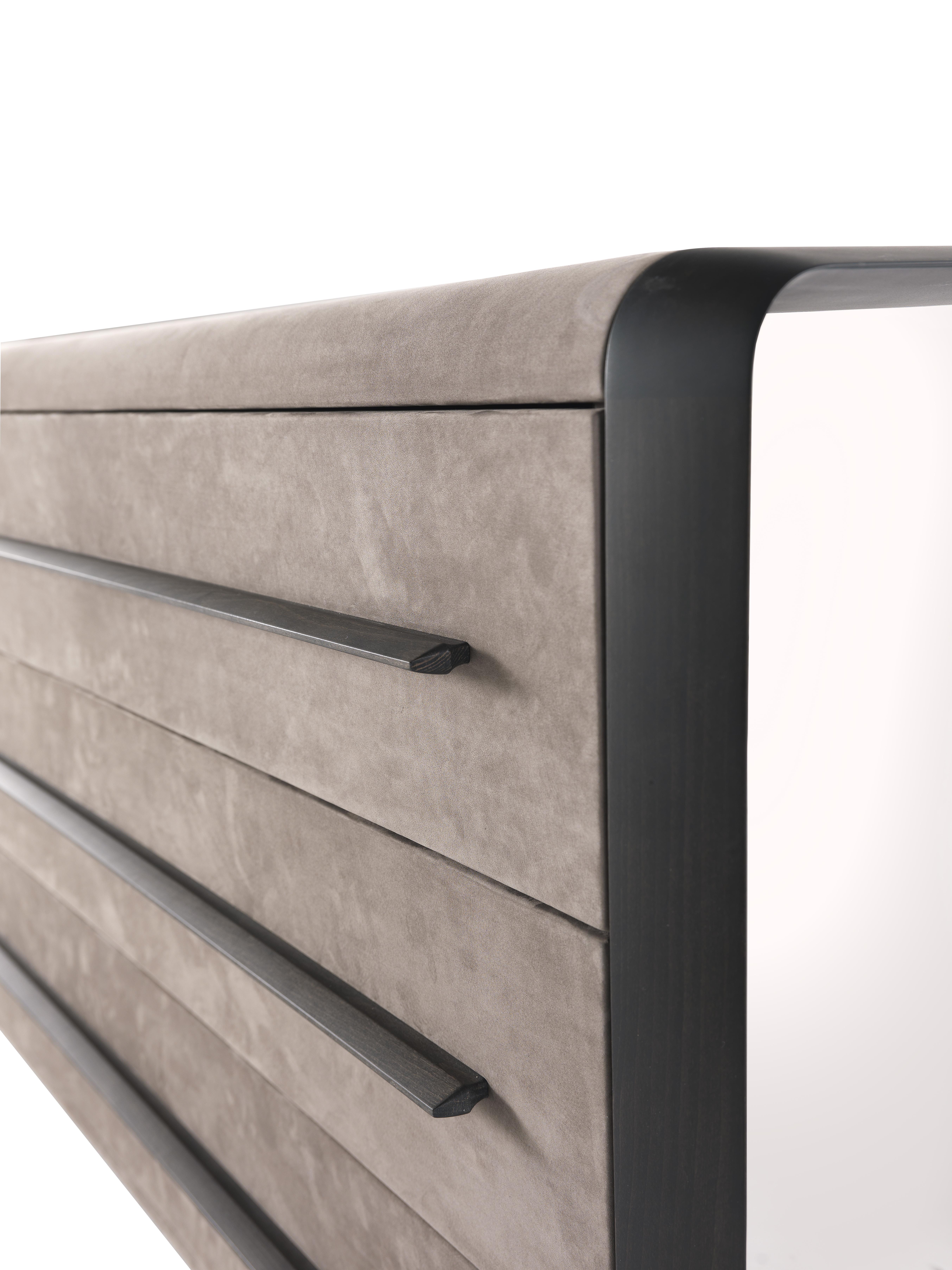 Modern 21st Century Wynwood Chest of Drawers in Leather by Gianfranco Ferré Home For Sale