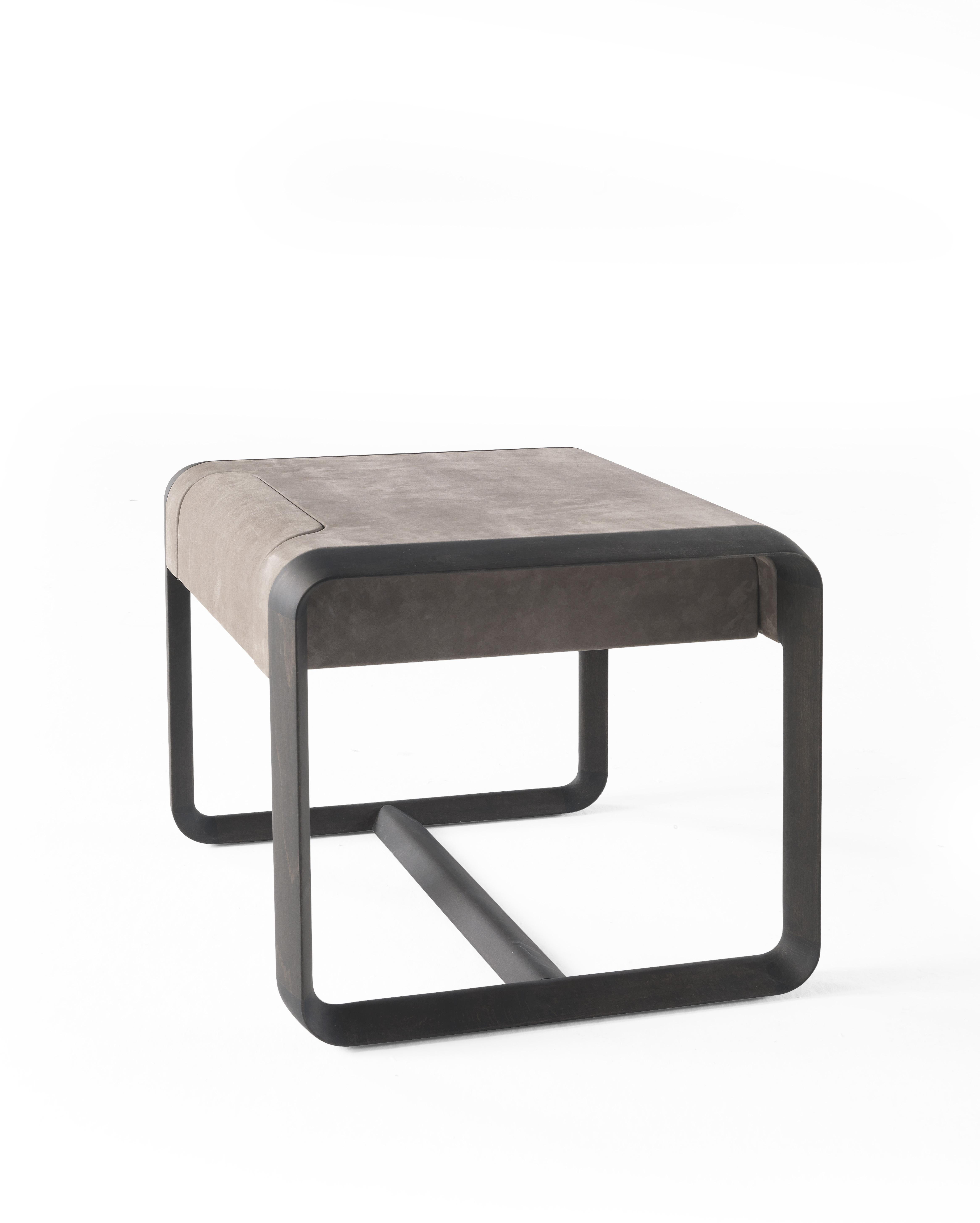 Moderne Table de nuit Wynwood 21st Century en cuir par Gianfranco Ferré Home en vente