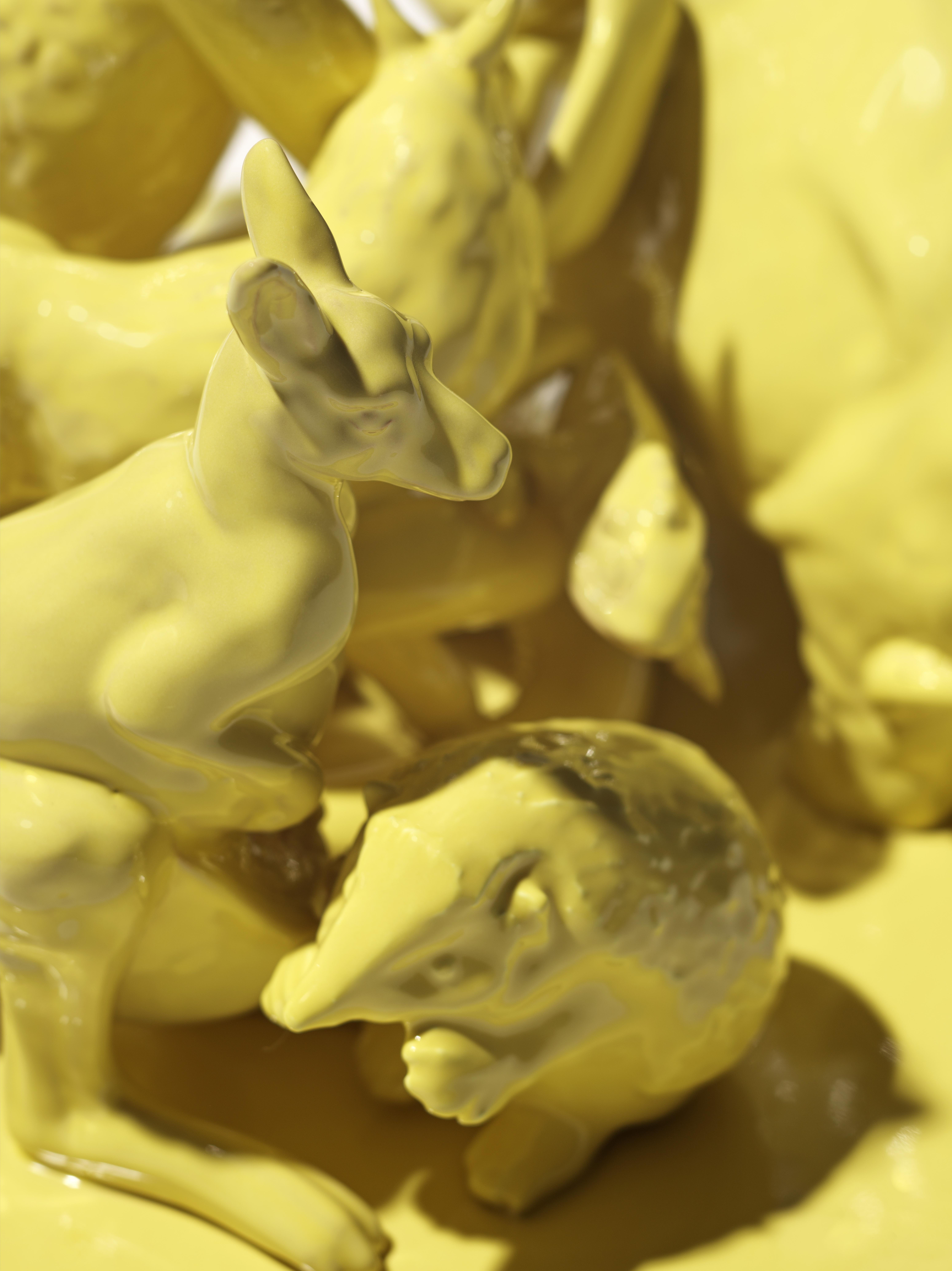 Scultura di serpente giallo del XXI secolo di Ceramica Gatti, Italia. Pezzo unico made in Italy, questa ceramica è stata disegnata da Andrea Anastasio presso la storica Bottega Ceramica Gatti 1928 di Faenza, specializzata nella creazione di