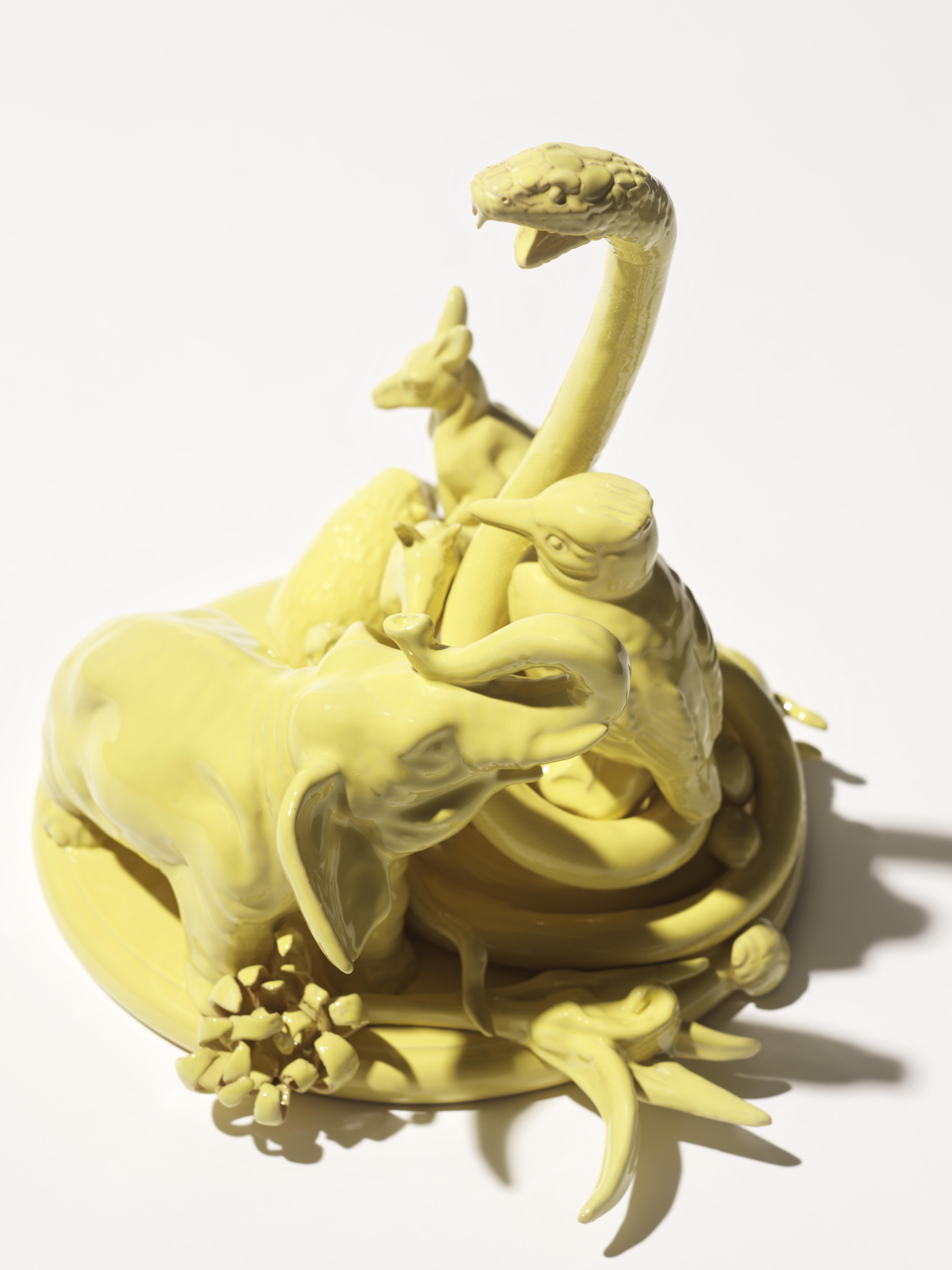 Moderno Scultura gialla del XXI secolo di Ceramica Gatti, designer A. Anastasio in vendita