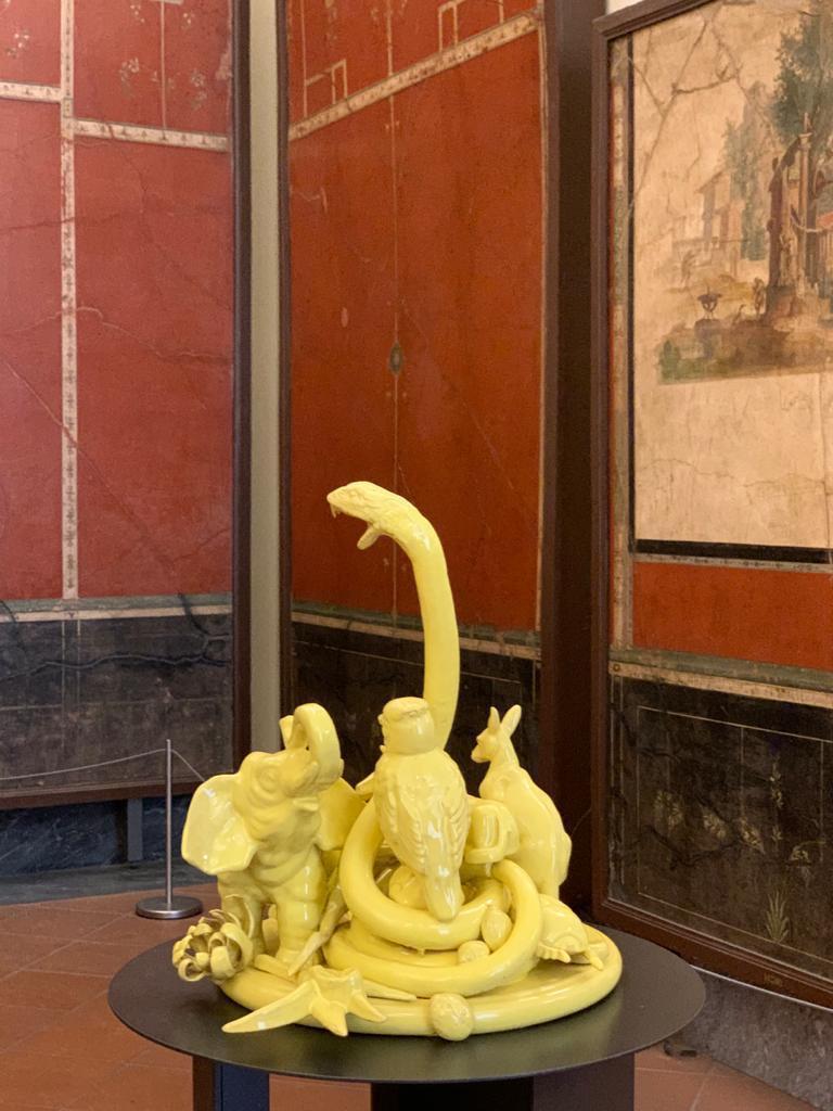 Gelbe Skulptur des 21. Jahrhunderts von Ceramica Gatti, Designer A. Anastasio (Emailliert) im Angebot