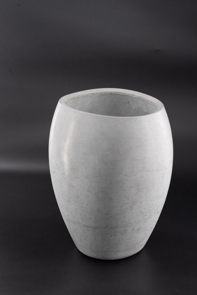 21st Century Zazen Collection Concrete Vase Dark Grey Color, Mod. II In New Condition For Sale In Rome, Lazio