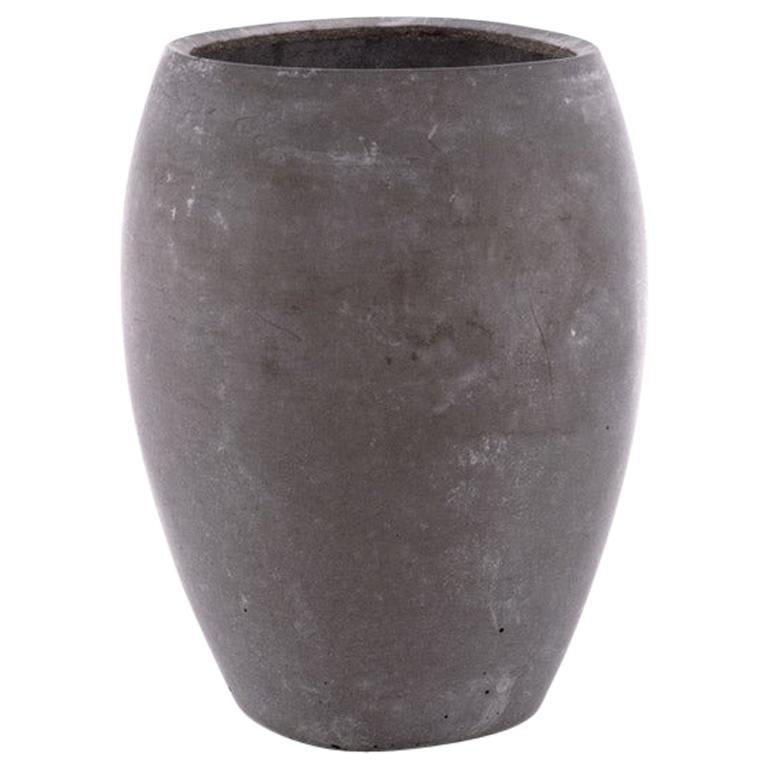 Vase en béton de la collection Zazen du 21e siècle de couleur gris foncé, Mod. II