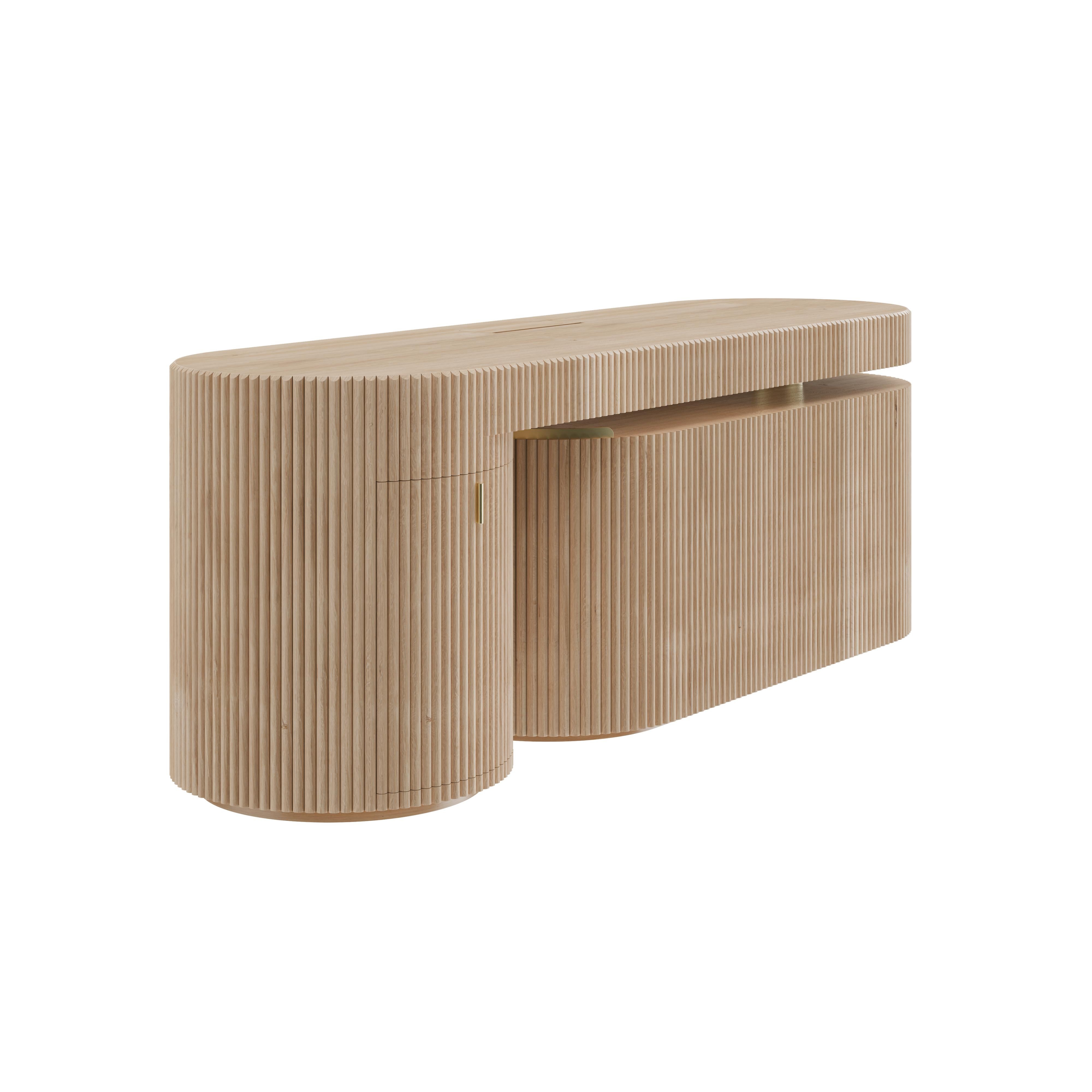Portoghese 21° Scrivania Gifford in legno Oak e ottone, fatta a mano in Portogallo da Wood Tailors Club in vendita