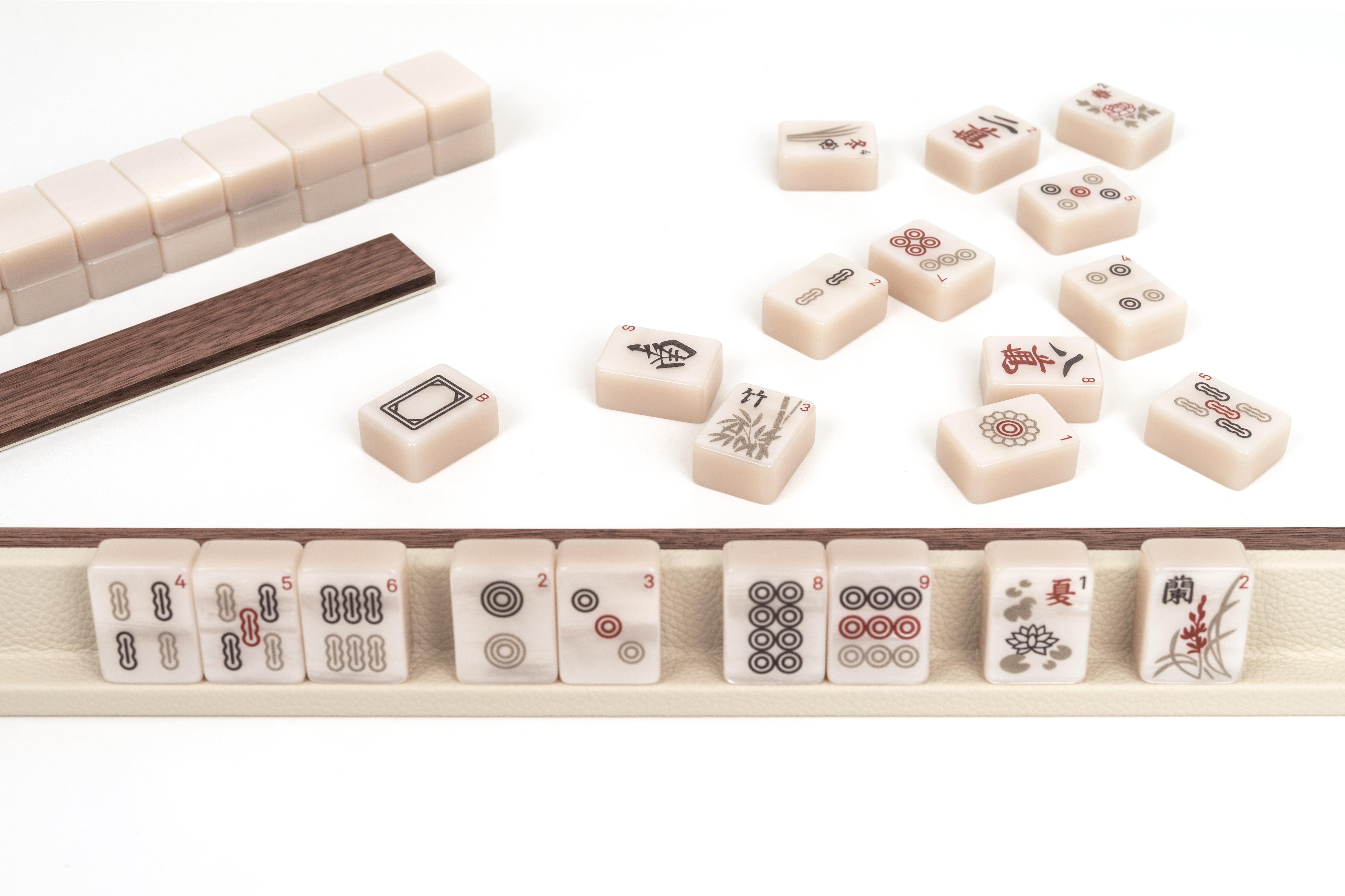 Fait main 21e ensemble de jeu Mahjong en bois de noyer et cuir, fabriqué à la main en Italie en vente