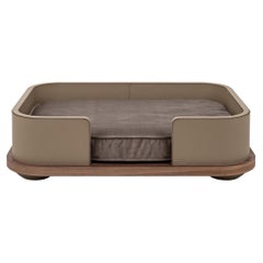 Cama para Mascotas 21 Grande de Madera de Nogal y Piel de Becerro