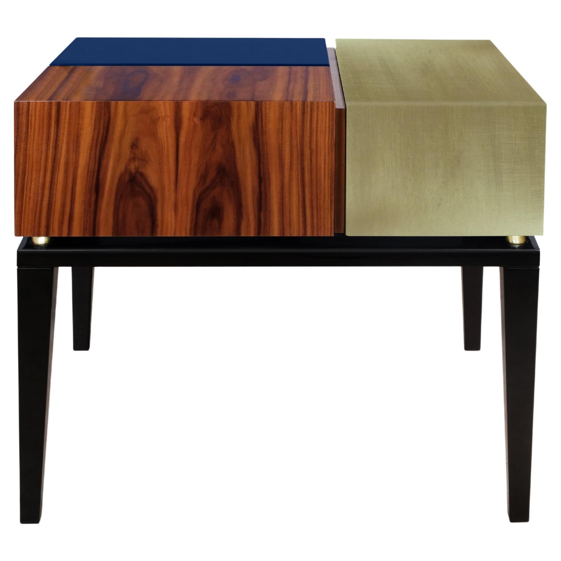 Table de chevet 21e proportion en bois laqué feuille d'or par Malabar