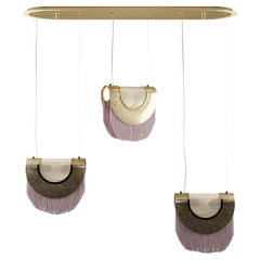Lampada a sospensione 21st Seoul con frange di seta in ottone Made in Portugal di Creativemary
