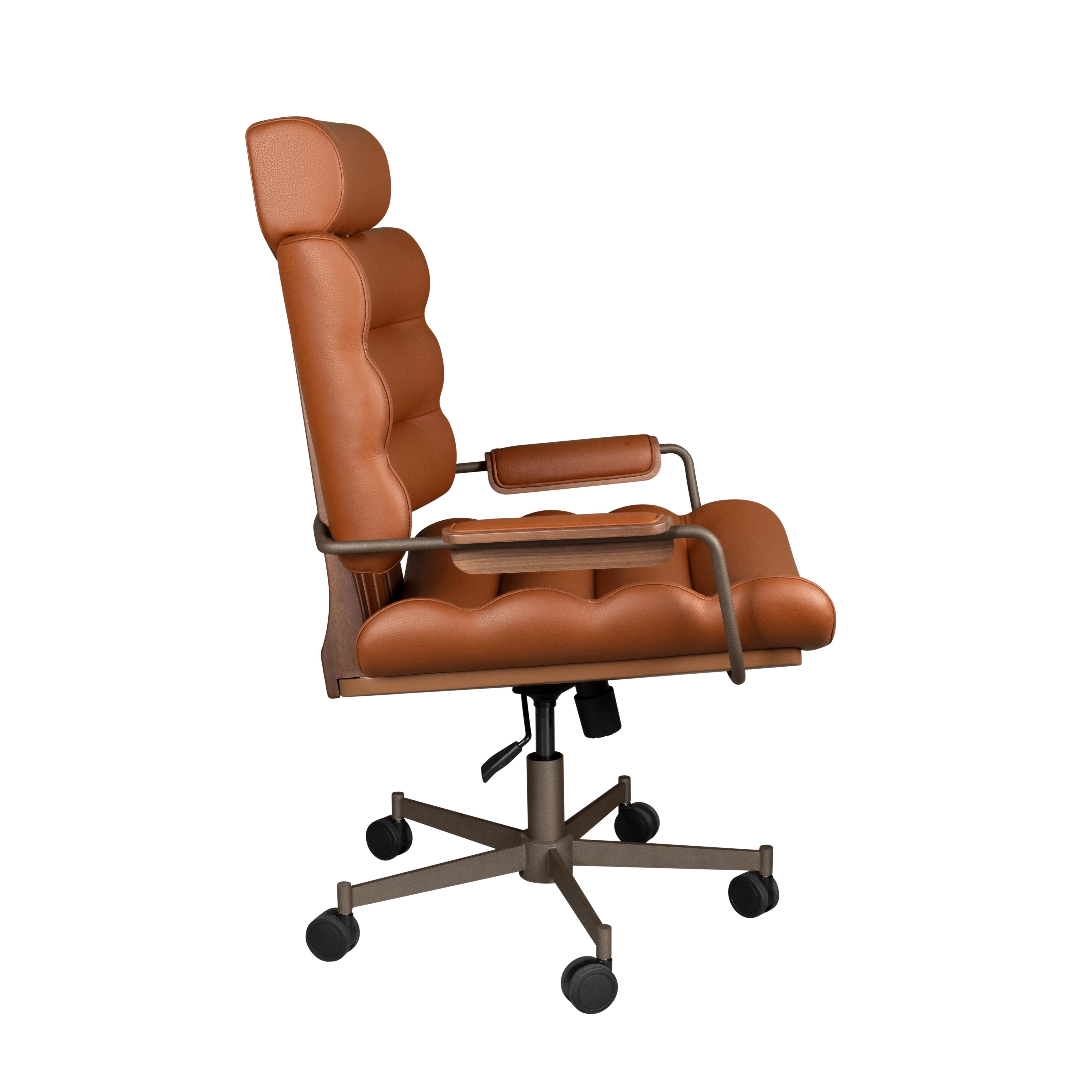 21° Sedia da ufficio Thomas II in pelle Siza, legno di noce, acciaio di Wood Tailors in vendita 3