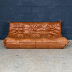 Sofá de tres plazas "Togo" de cuero marrón del siglo xxi Por Michel Ducaroy Para Ligne Roset