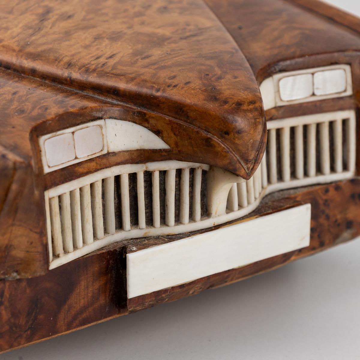 A.I.C C. contemporaine en bois sculptée à la main c.2000 en vente 4