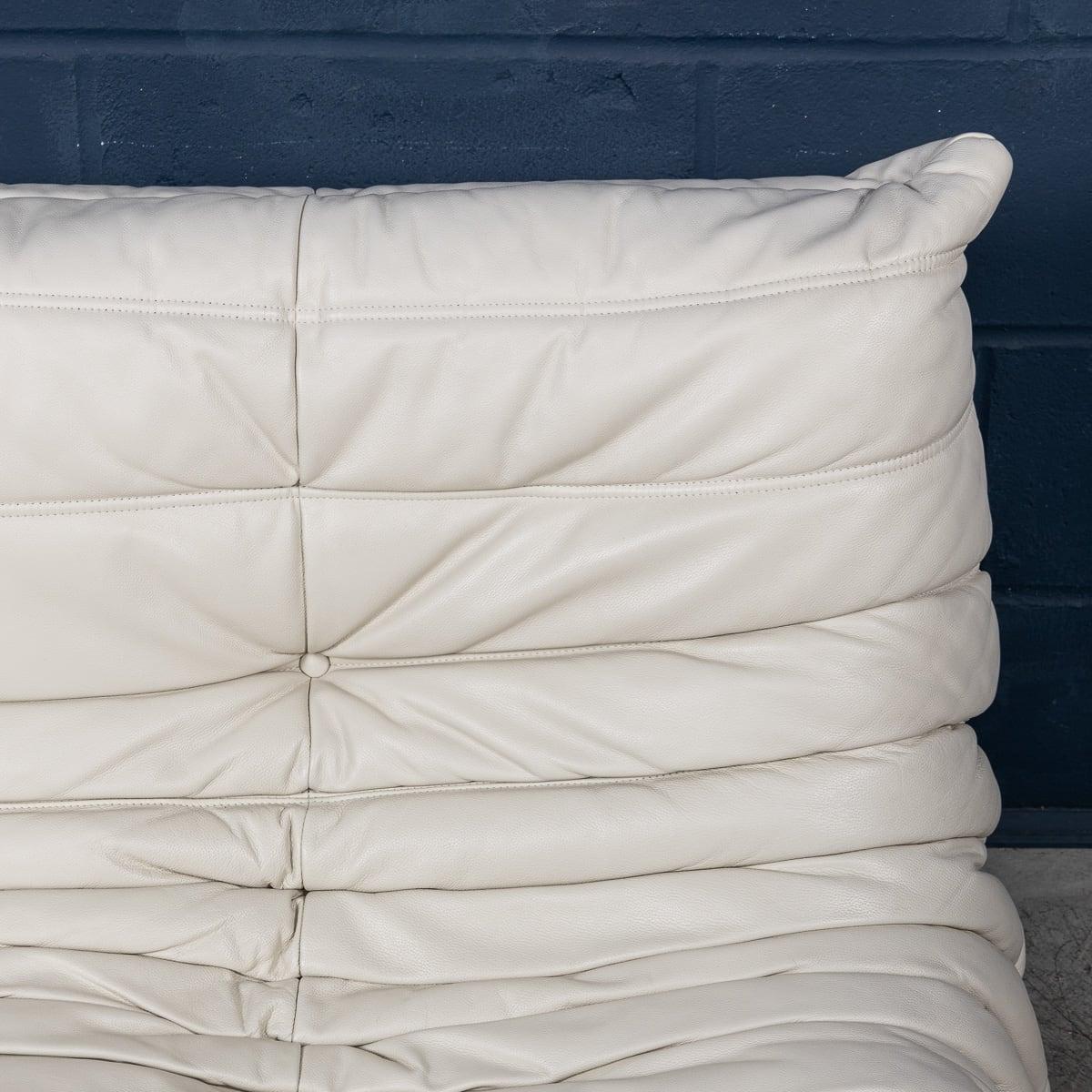 Zweisitzer-Sofa „Togo“ aus cremefarbenem Leder von Michel Ducaroy für Ligne Roset, 21. Jahrhundert im Angebot 7