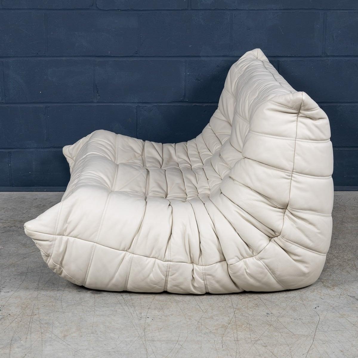 Zweisitzer-Sofa „Togo“ aus cremefarbenem Leder von Michel Ducaroy für Ligne Roset, 21. Jahrhundert (Französisch) im Angebot