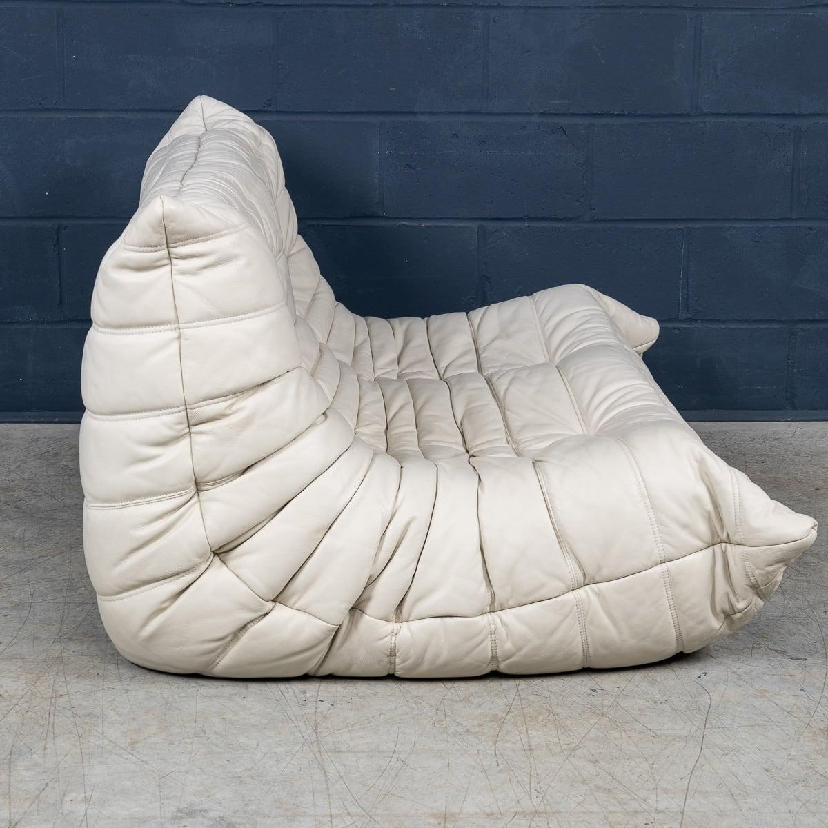 Zweisitzer-Sofa „Togo“ aus cremefarbenem Leder von Michel Ducaroy für Ligne Roset, 21. Jahrhundert (21. Jahrhundert und zeitgenössisch) im Angebot
