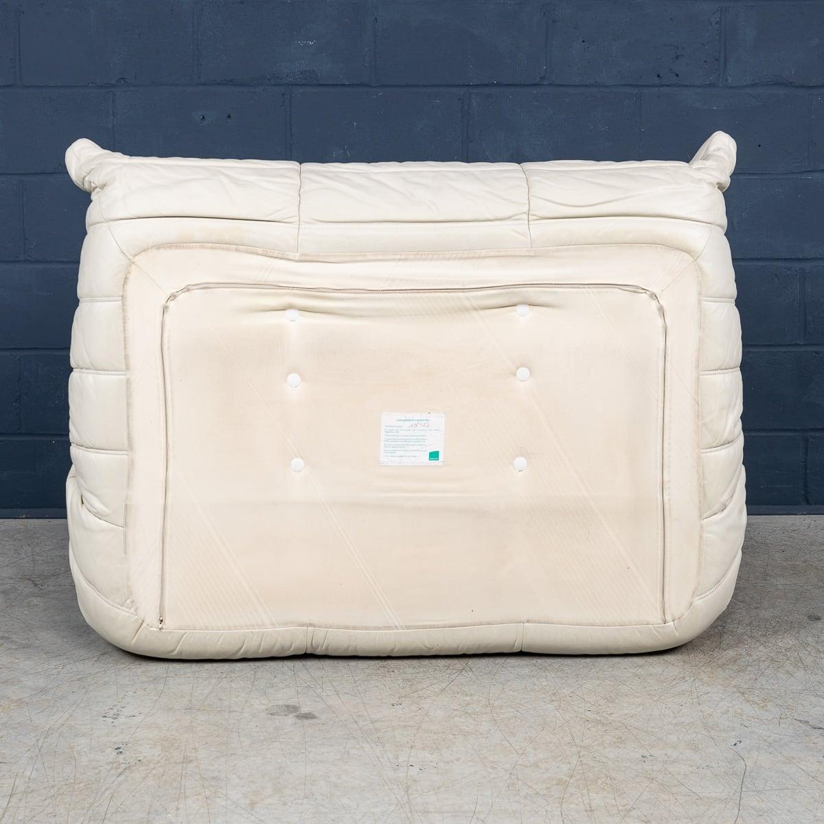 Zweisitzer-Sofa „Togo“ aus cremefarbenem Leder von Michel Ducaroy für Ligne Roset, 21. Jahrhundert im Angebot 1