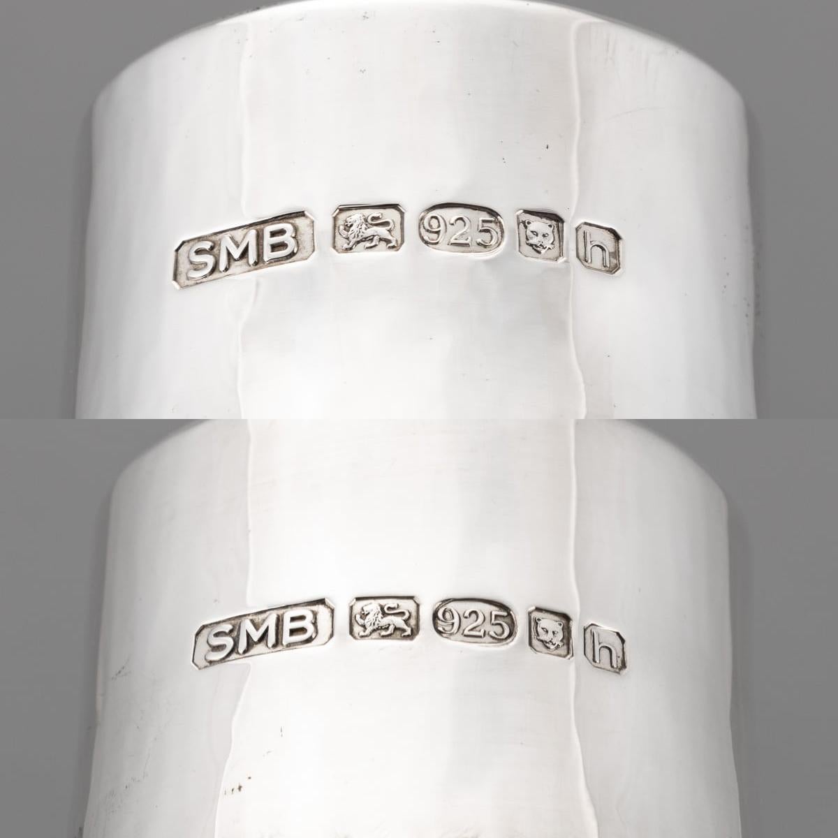 Carafes anglaises du 21e siècle en verre monté sur argent massif avec gravure héraldique vers 2007 en vente 6
