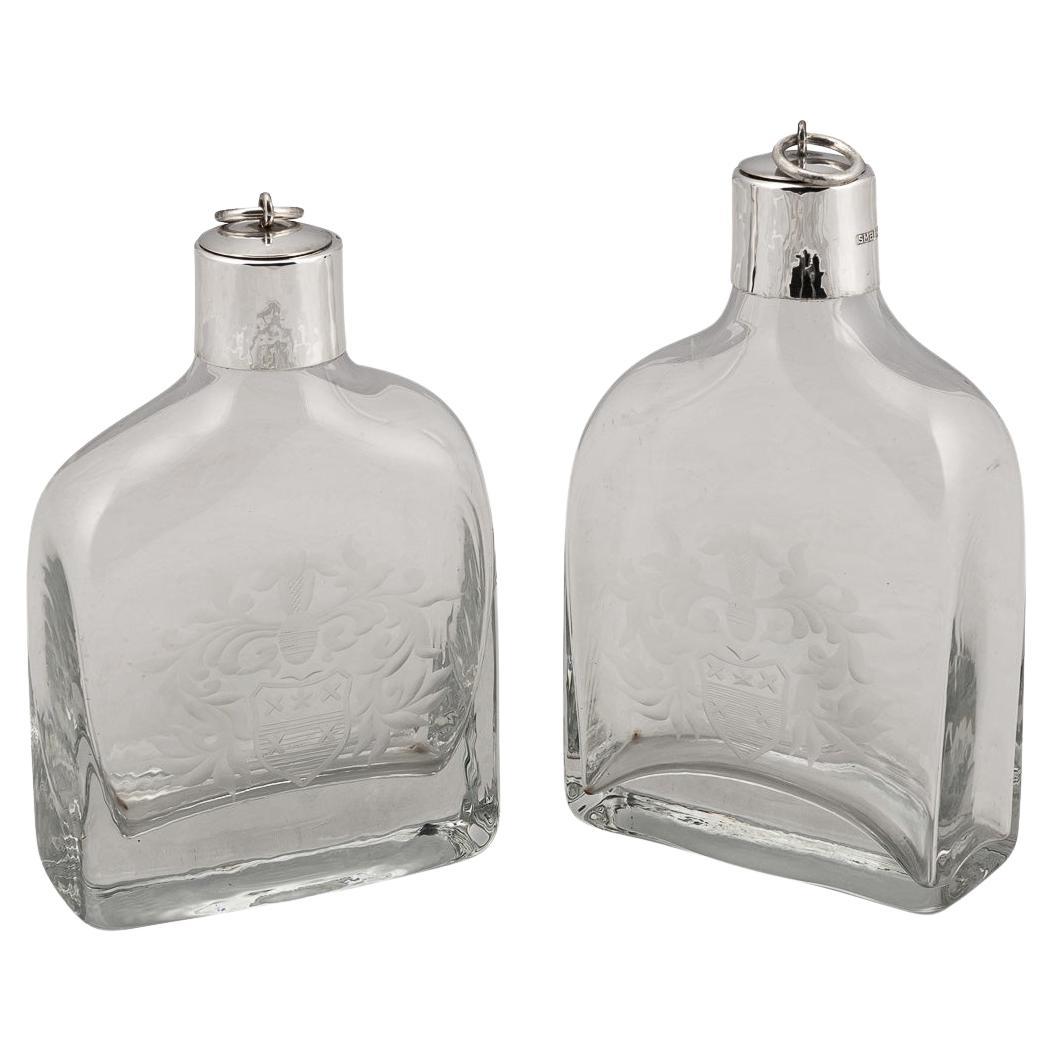 Carafes anglaises du 21e siècle en verre monté sur argent massif avec gravure héraldique vers 2007 en vente