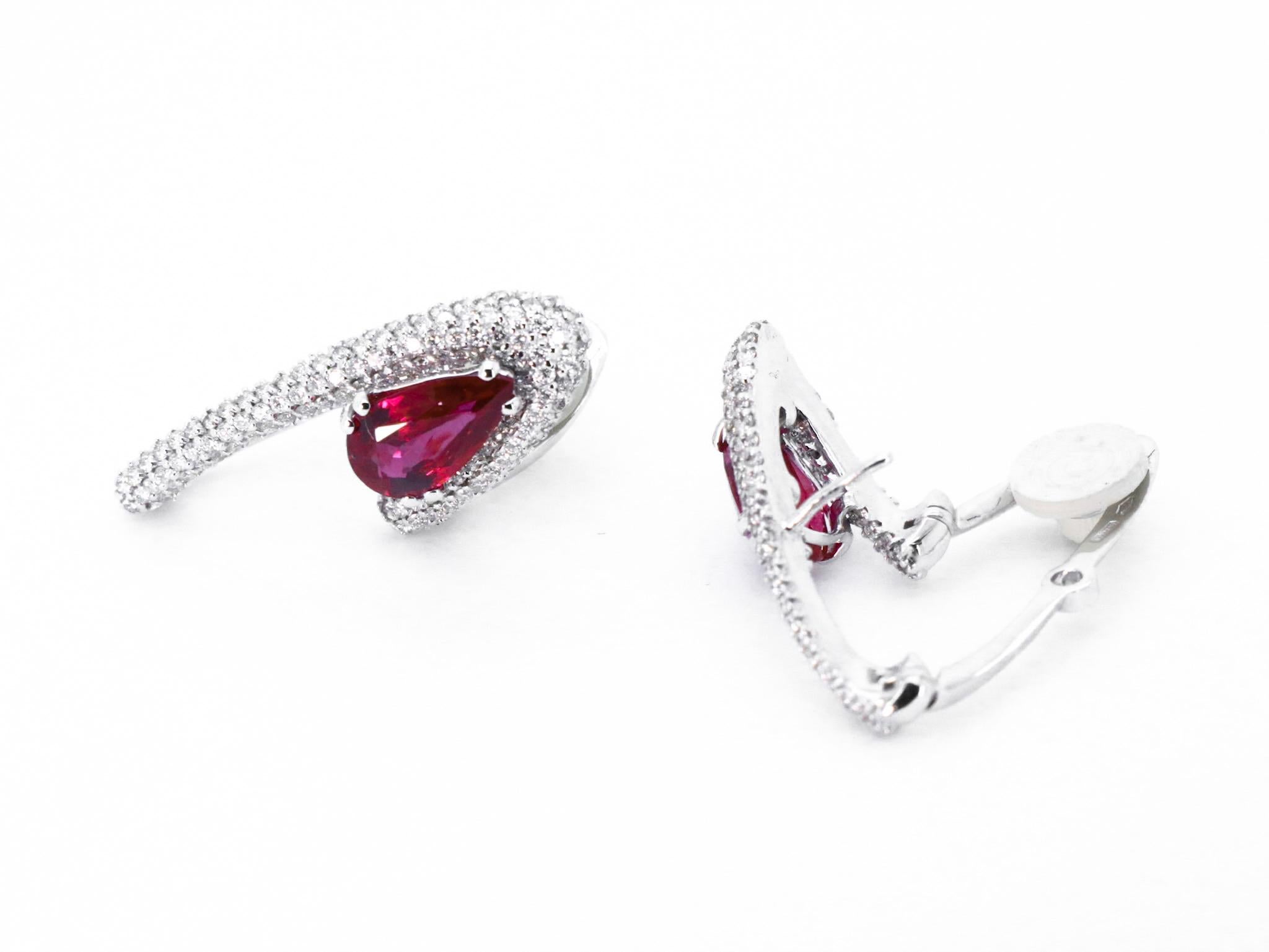 4 cts No Heat Ruby Diamond 18Kt Gold Innovative Clasp Empowering Bold Earrings In New Condition For Sale In Milan, IT