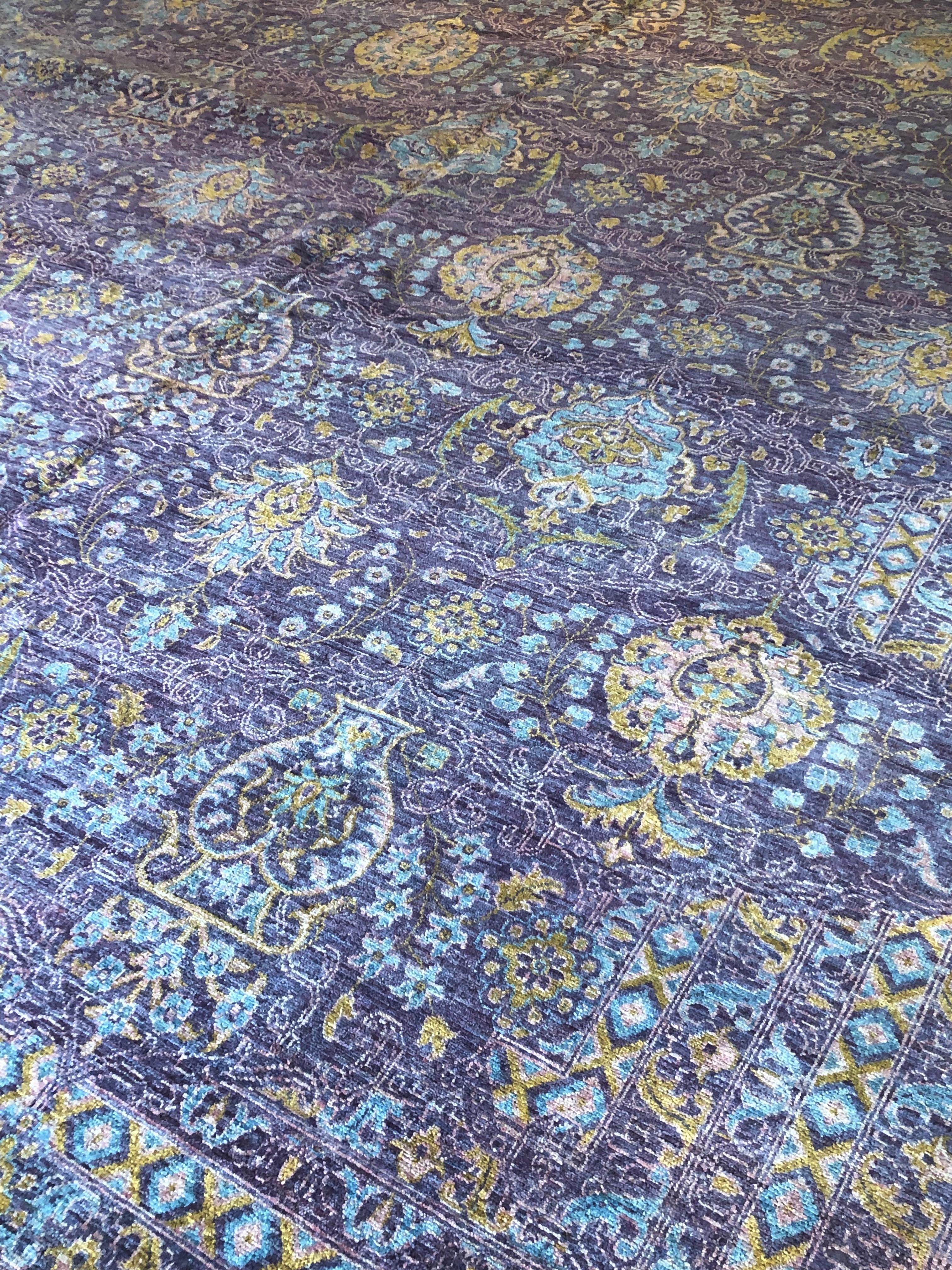 Afghan Rare pourpre du 21e siècle avec détails azul et jaune fabriqués par des femmes afghanes, 2020 en vente