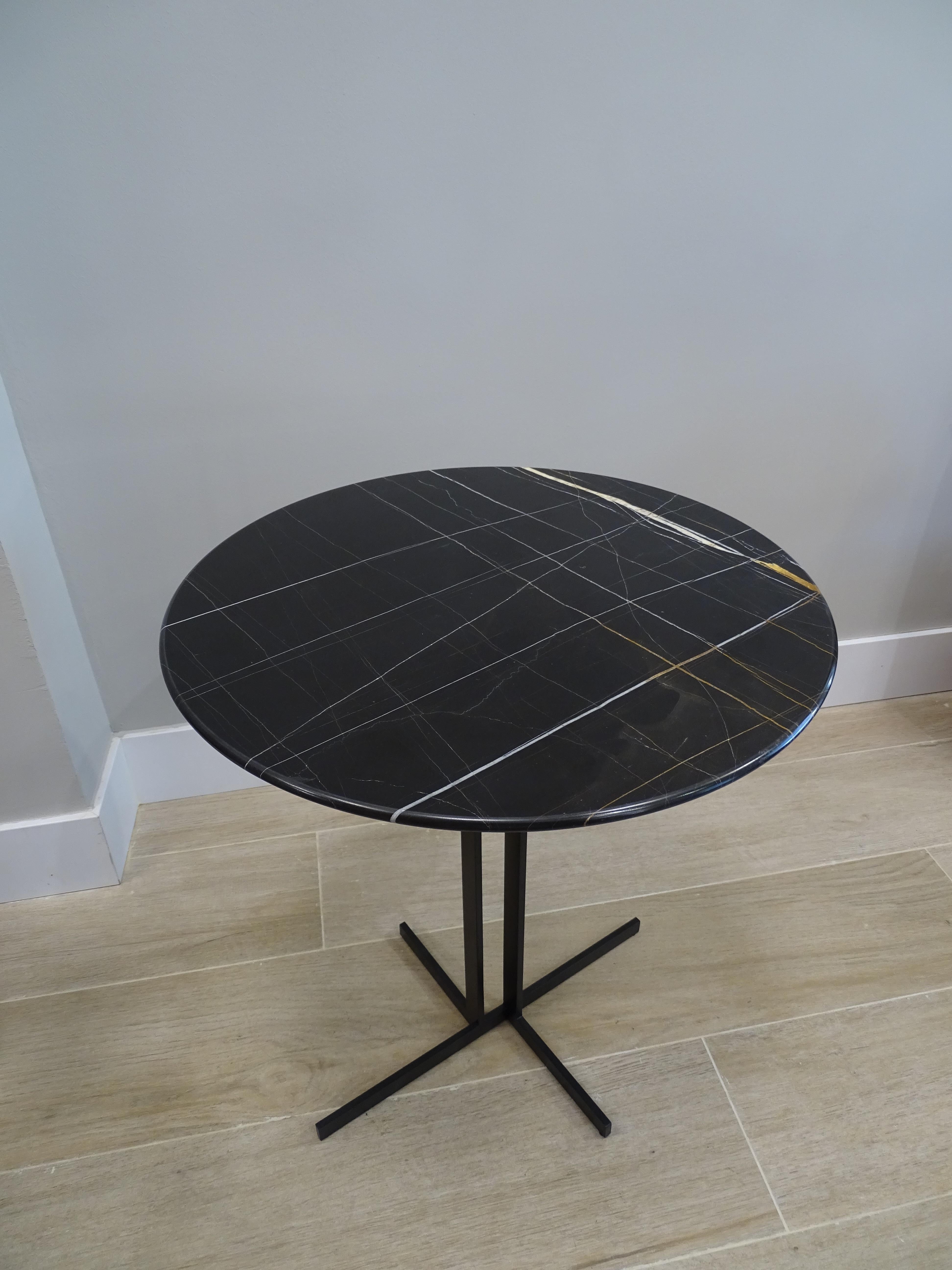 Table de canapé italienne noire du 21e siècle, auxiliaire, marbre de Natuzzi en vente 11