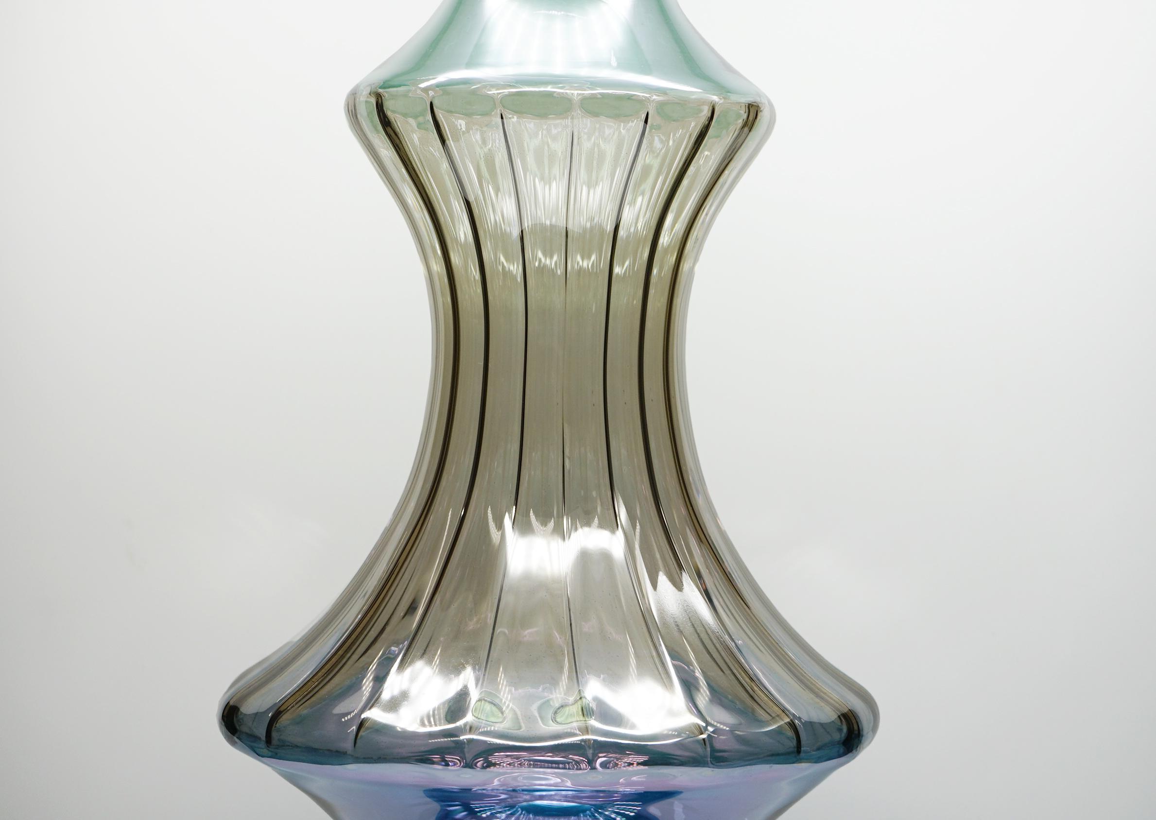 Minimalist 21th Century borosilcate glass vase, Madame, handcrafted, Kanz architetti For Sale