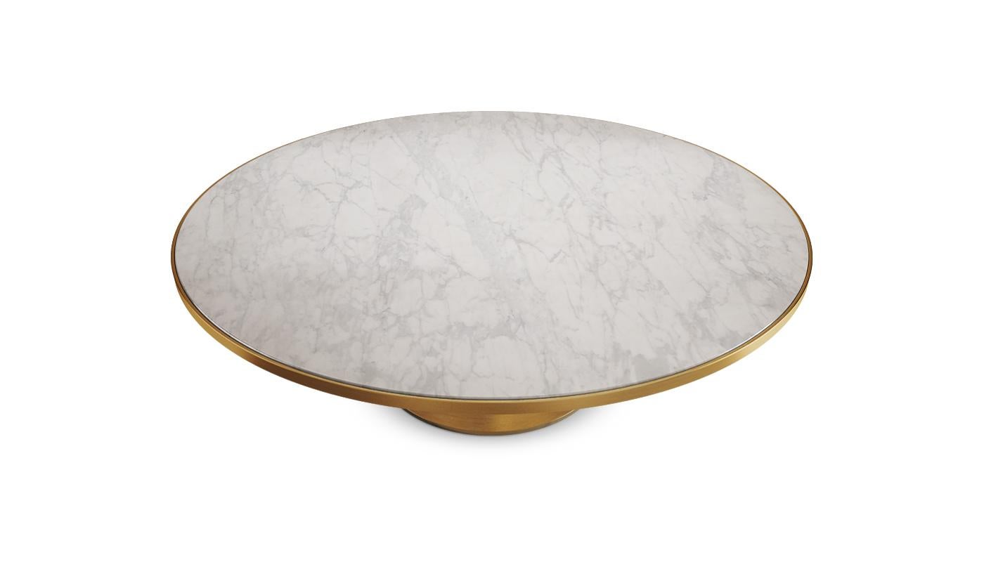 XXIe siècle et contemporain Table de salle à manger Caddo du 21e siècle en laiton et marbre Calacatta en vente