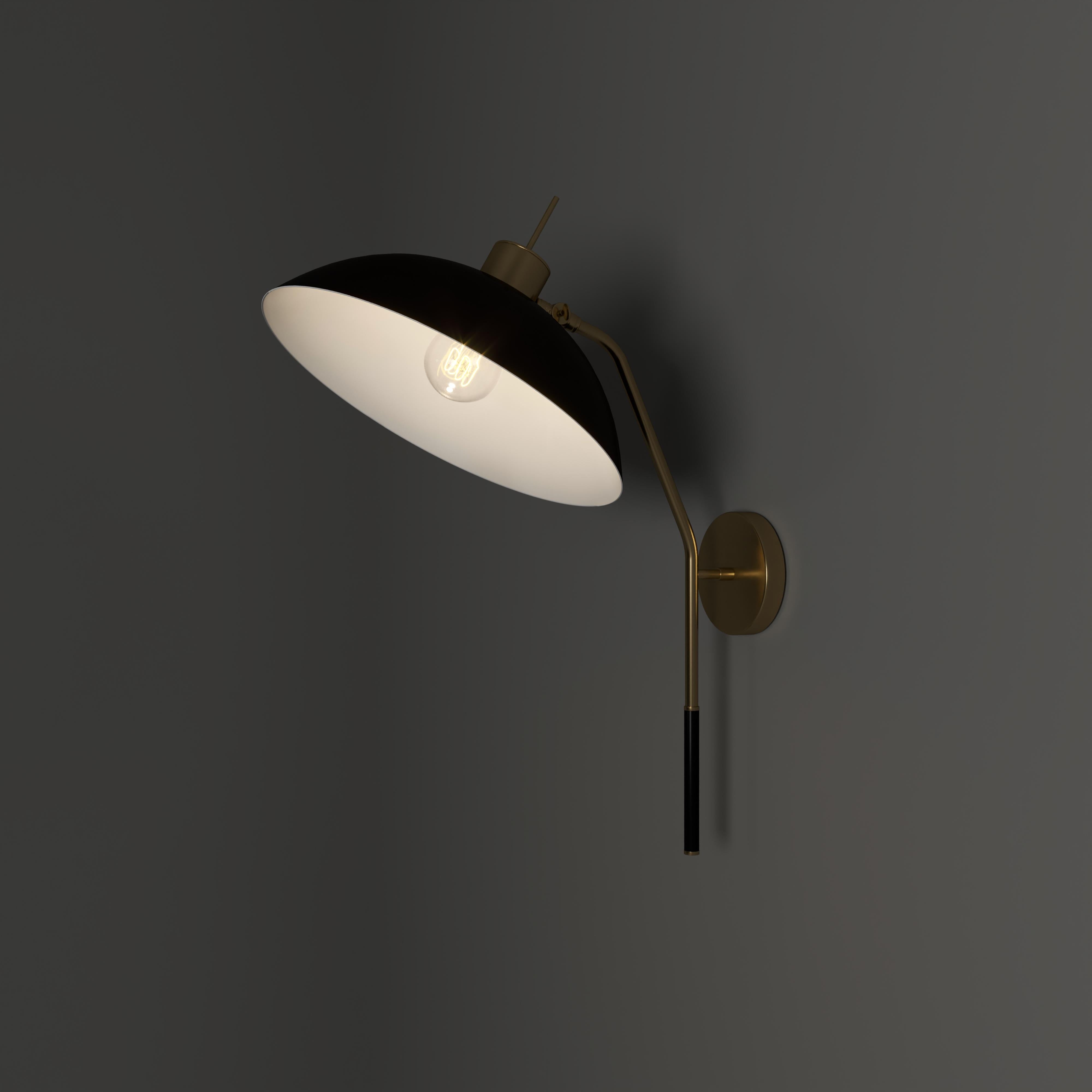Laiton Lampe murale NoHo en laiton du 21e siècle conçue par Creativemary en vente