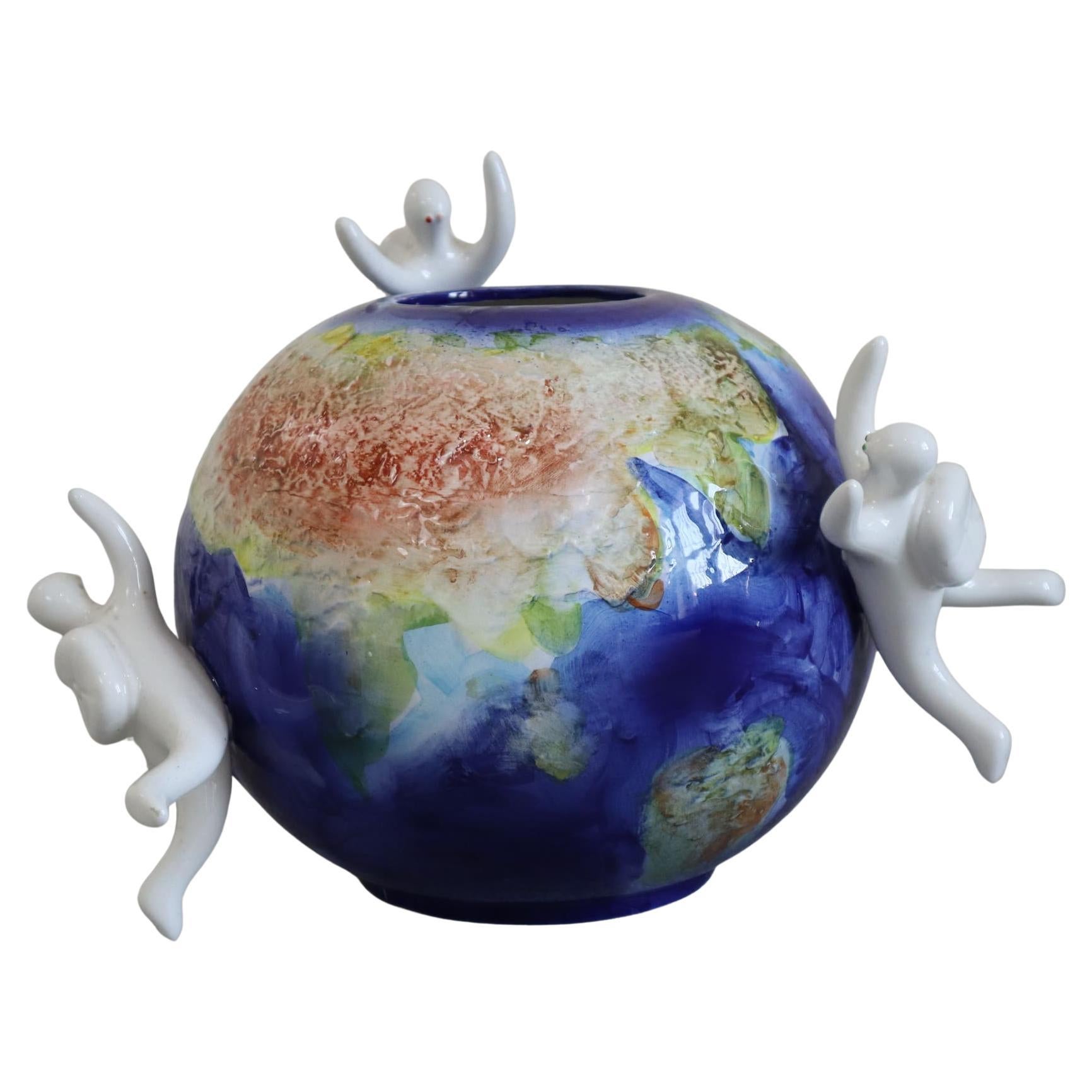 Vaso a globo in ceramica del 21° secolo "Ky, Kome e Perke" Di Opificio Etico, Italia