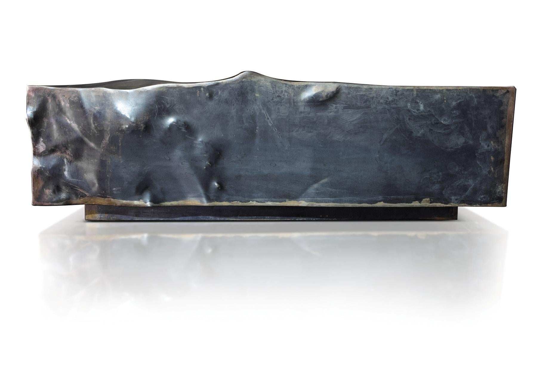 The smell and sound of smith's workshop are still in the air.
A sophisticated craft tradition surrounds the whole monolith of iron that seems to be oxidized by the forgotten past.
These are the factors that celebrate the charm and grandeur of the