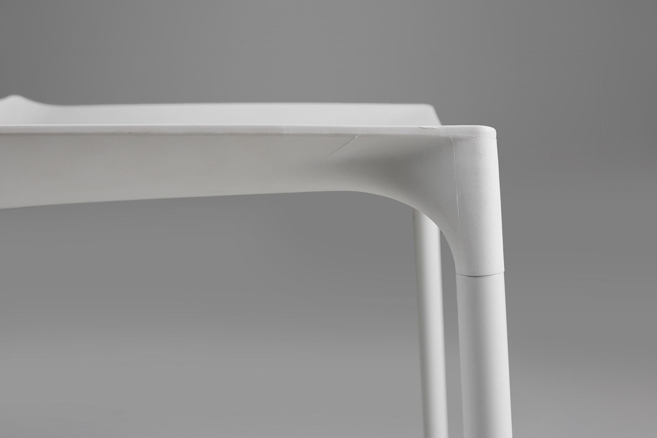 Belga Sedia elegante di design bianca del 21° secolo, Belgio in vendita
