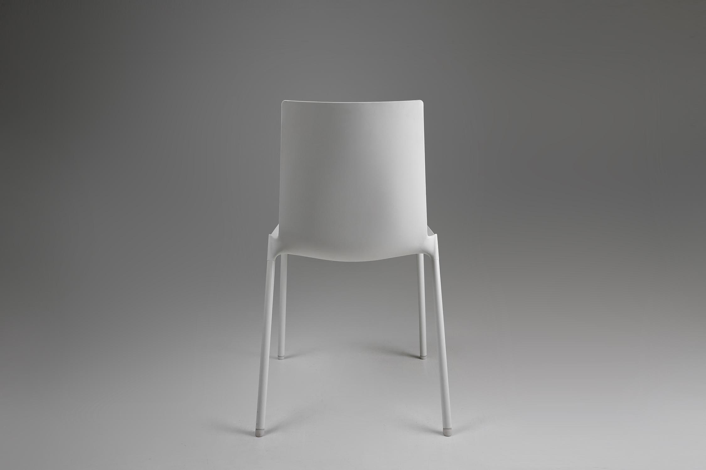 Sedia elegante di design bianca del 21° secolo, Belgio in vendita 2