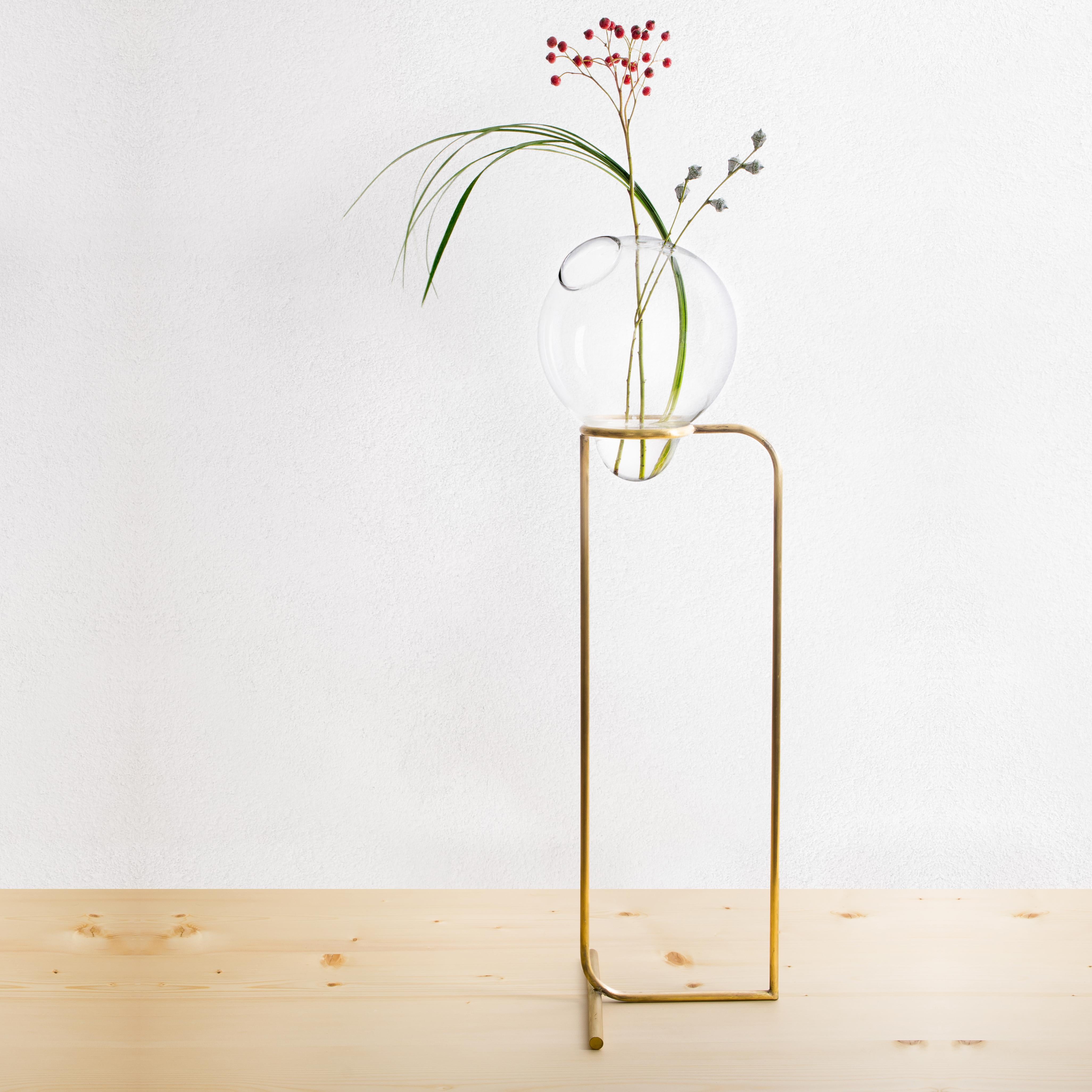 Dimensions: L25 x W25 x H100 cm
The “Fugu” vase is part of the project Ikebana for beginners, it is the translation of a concept that wants to confuse the limits of the function of a product with the emotional freedom generated by the user’s