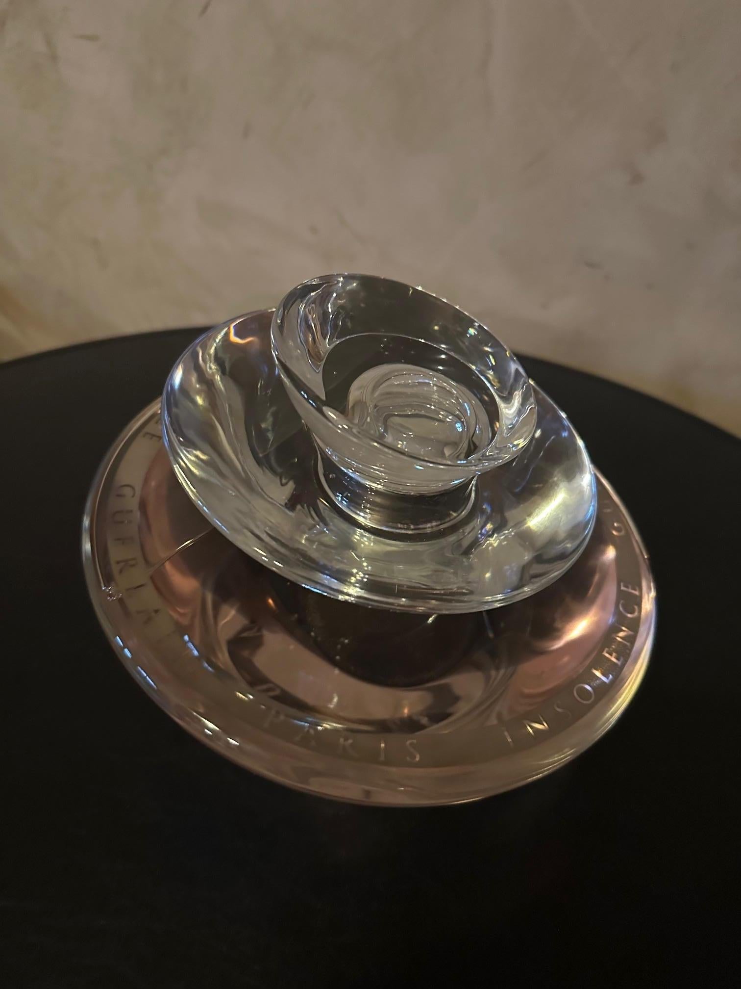Grande bouteille de parfum française du 21e siècle par Guerlain en vente 1