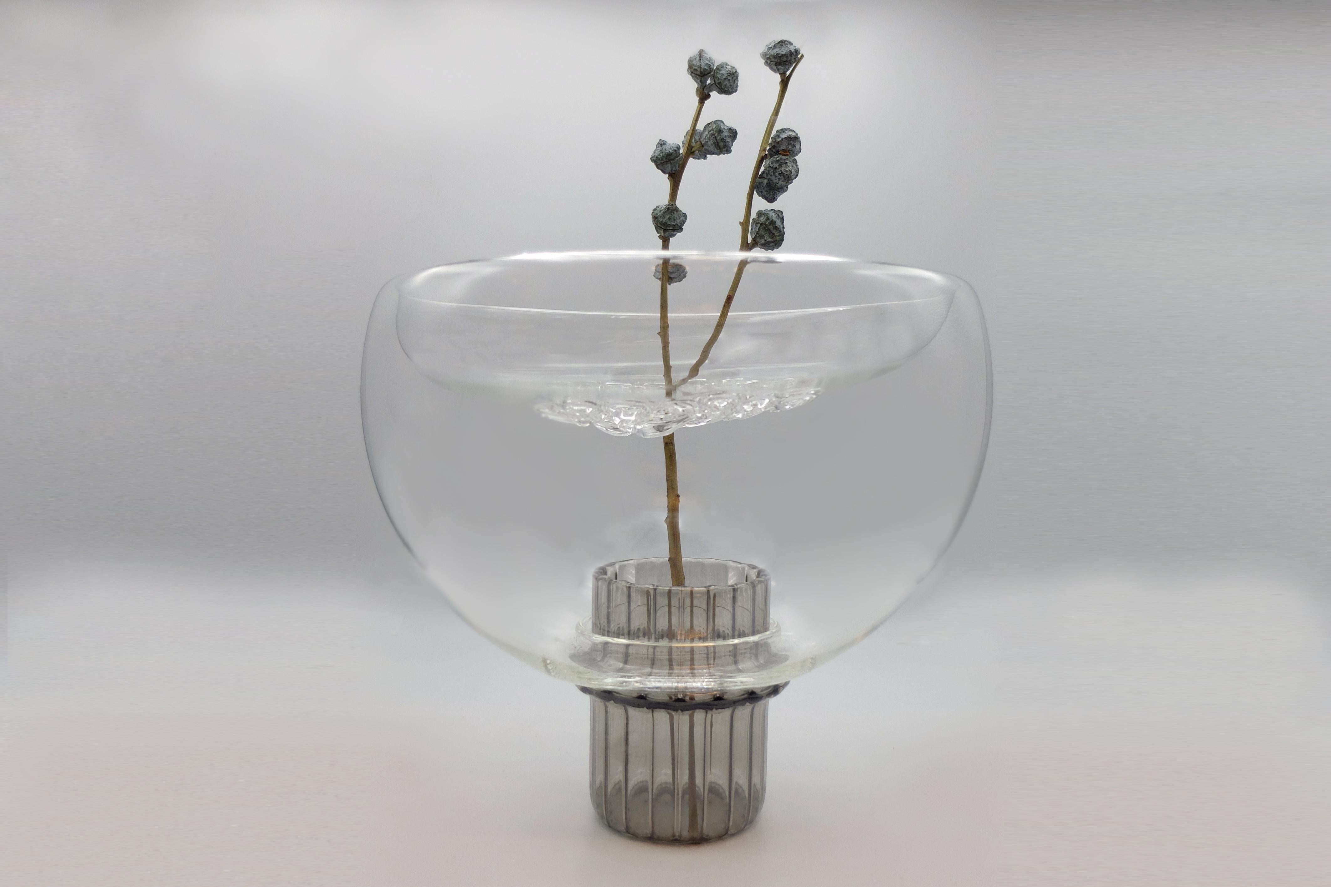 Blown Glass 21st Century Glass Vase Soufflè, Handcrafted, Trasparent, Kanz Architetti For Sale