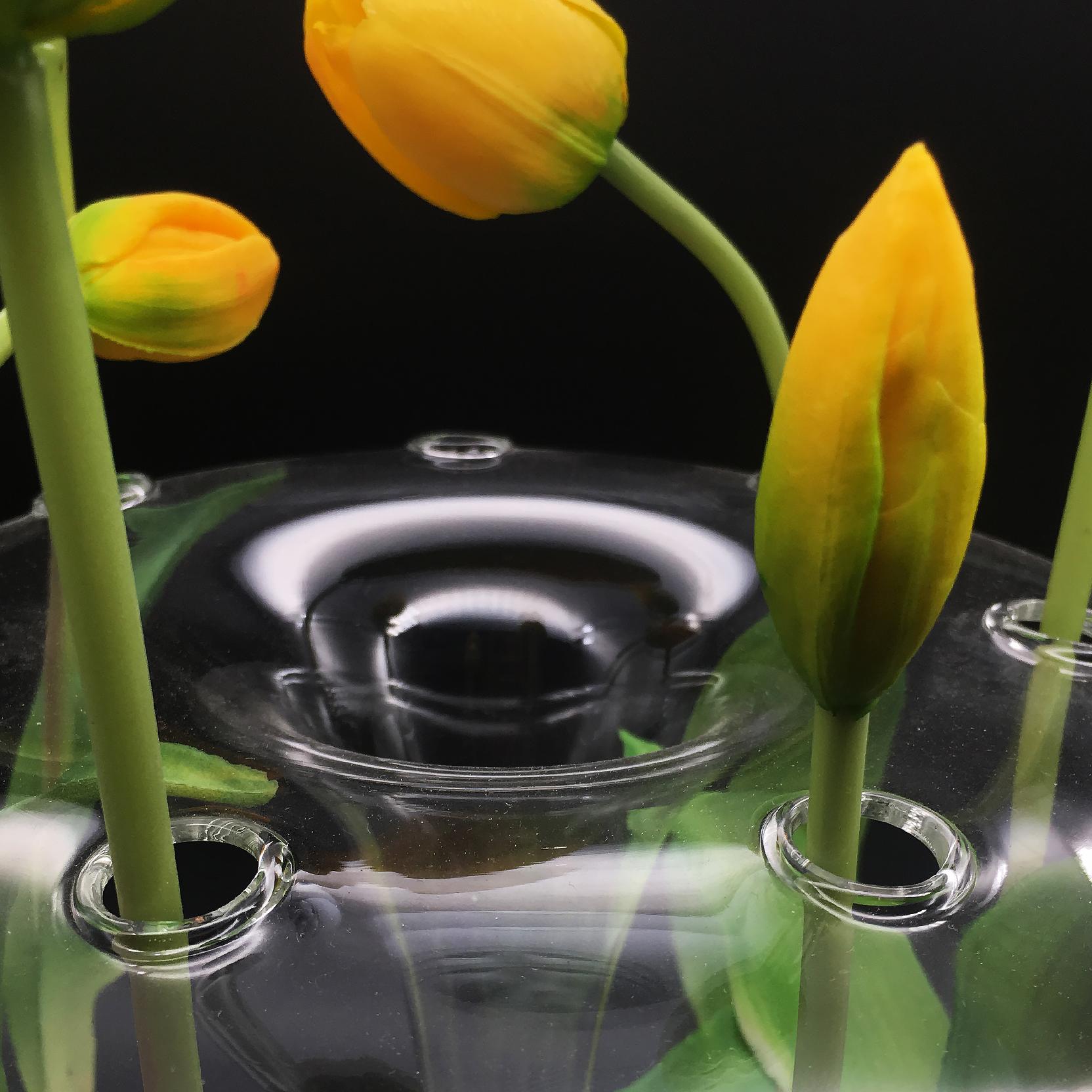 Contemporary 21st Century Glass Vase, Trasparent, Minimal, Kanz Architetti For Sale