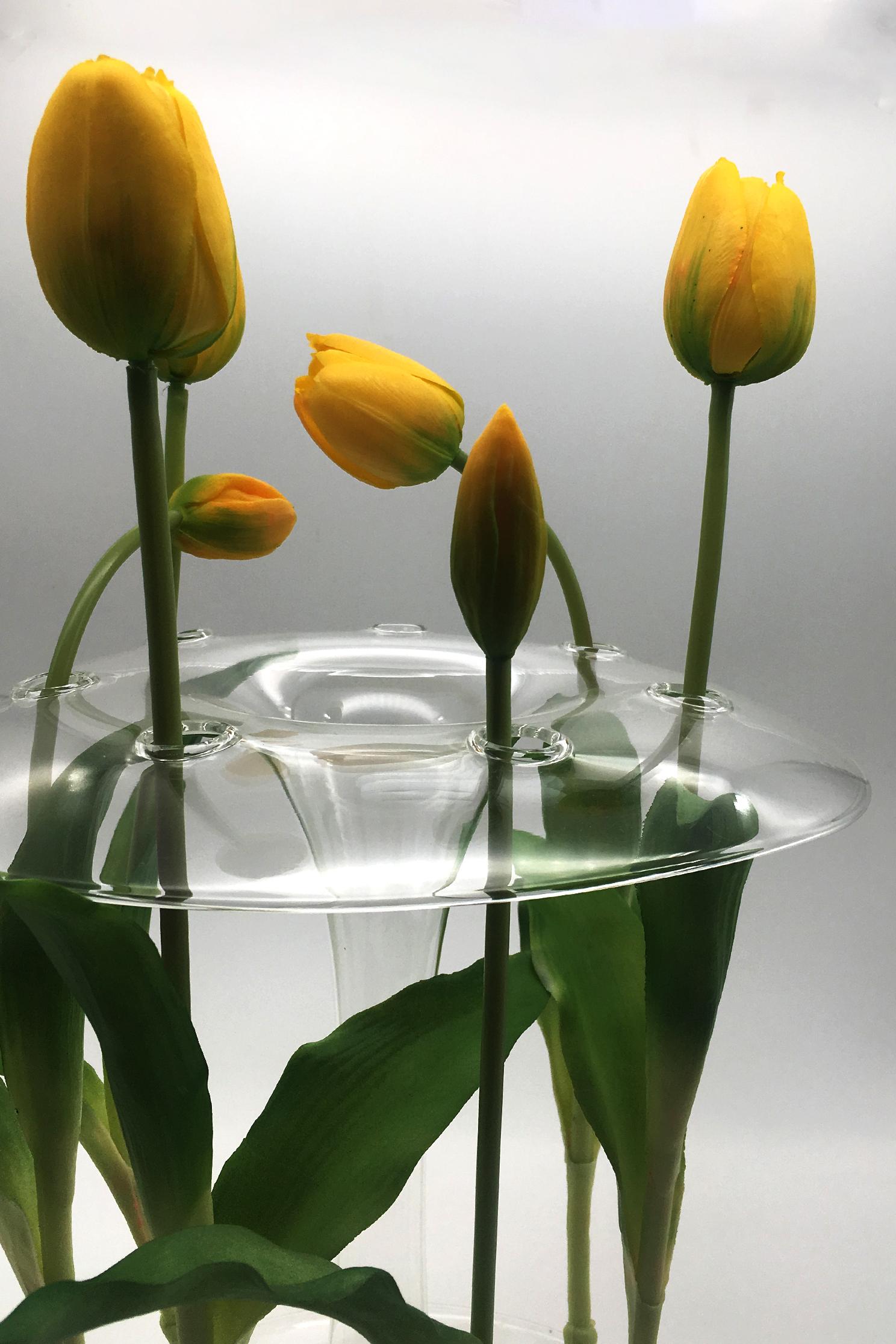 21st Century Glass Vase, Trasparent, Minimal, Kanz Architetti For Sale 1