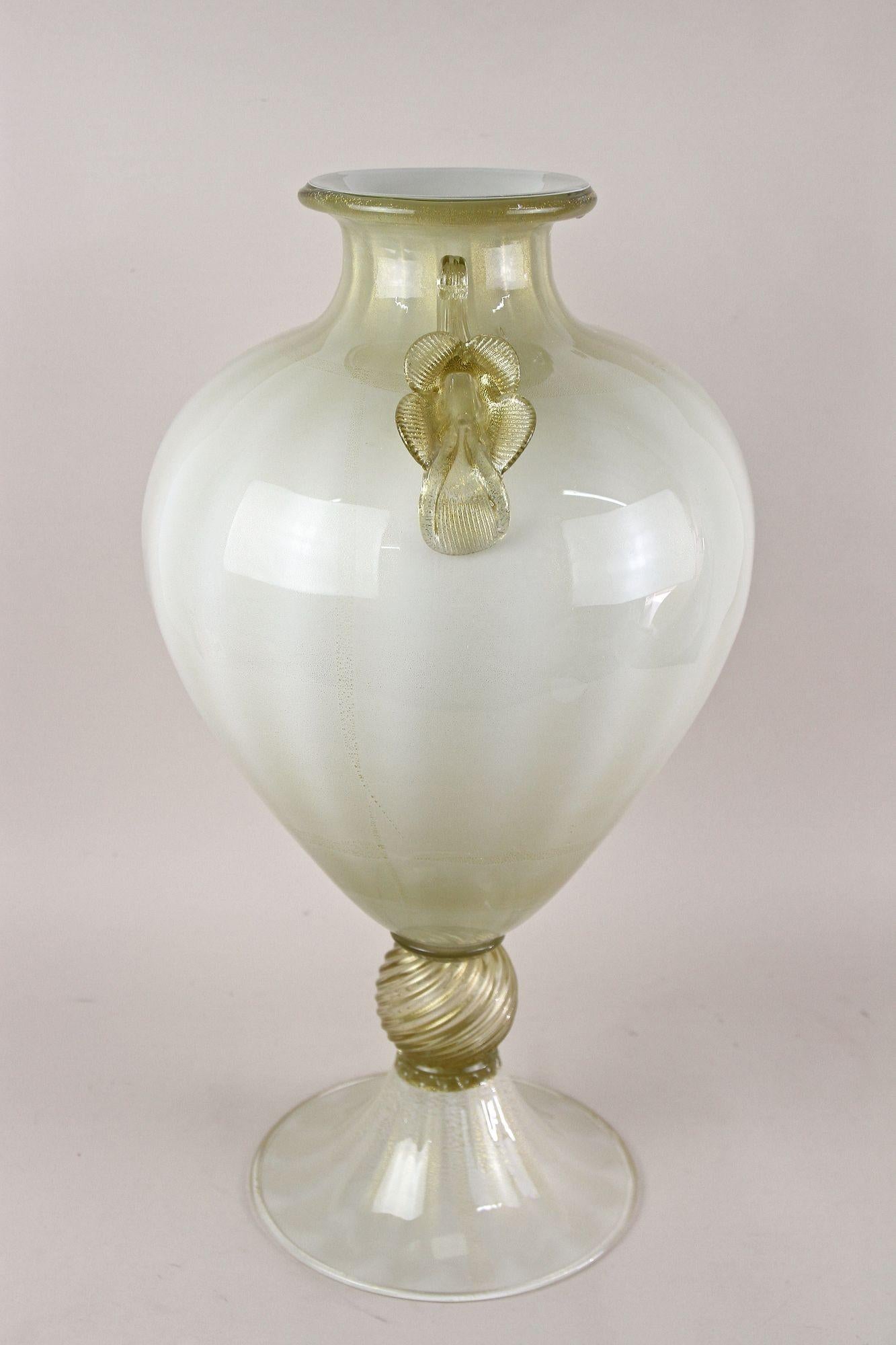 Goldene/beige Murano Amphora-Vase des 21. Jahrhunderts von GABBIANI Venezia, Italien im Zustand „Hervorragend“ im Angebot in Lichtenberg, AT