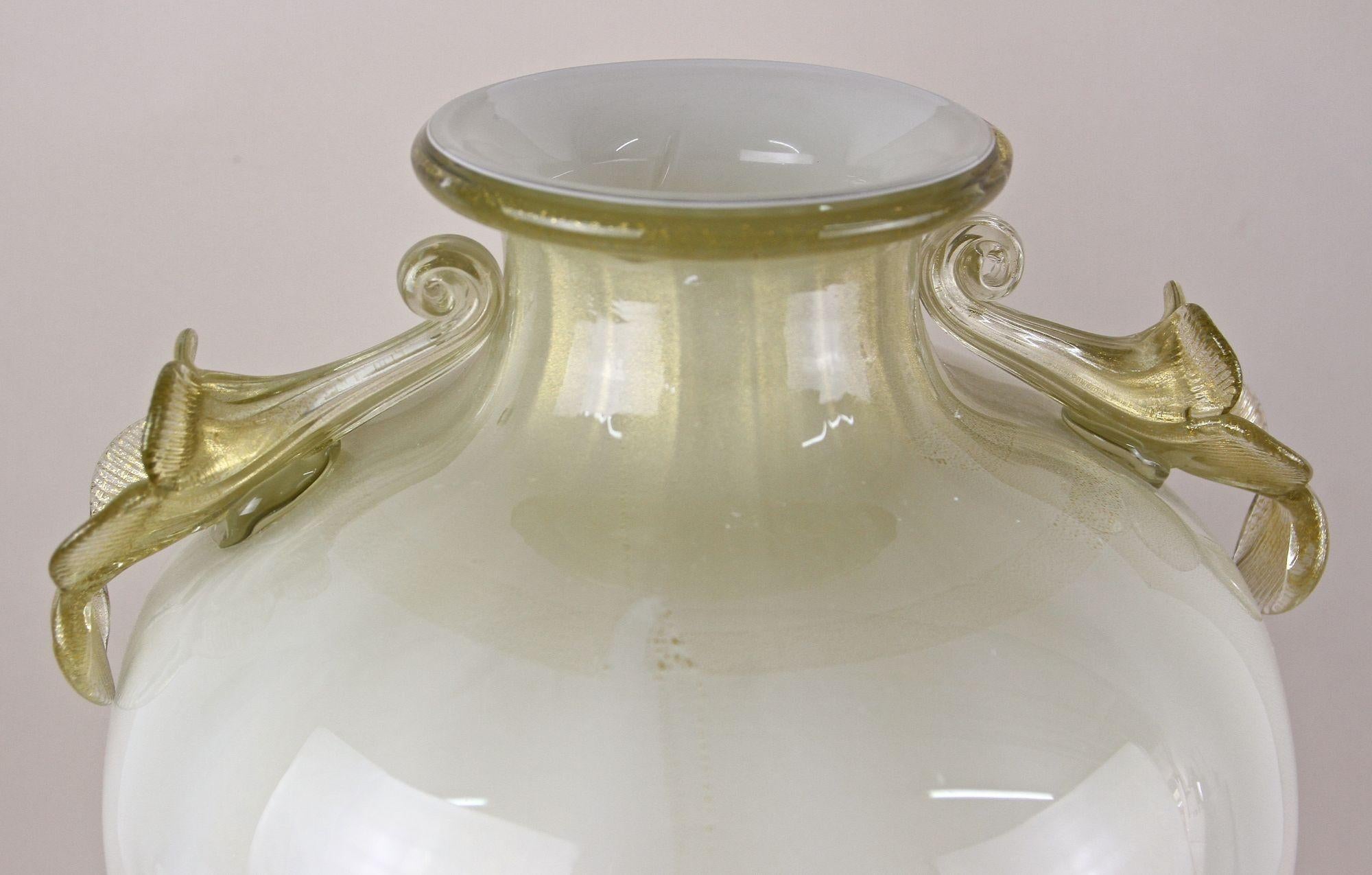 Goldene/beige Murano Amphora-Vase des 21. Jahrhunderts von GABBIANI Venezia, Italien (Muranoglas) im Angebot
