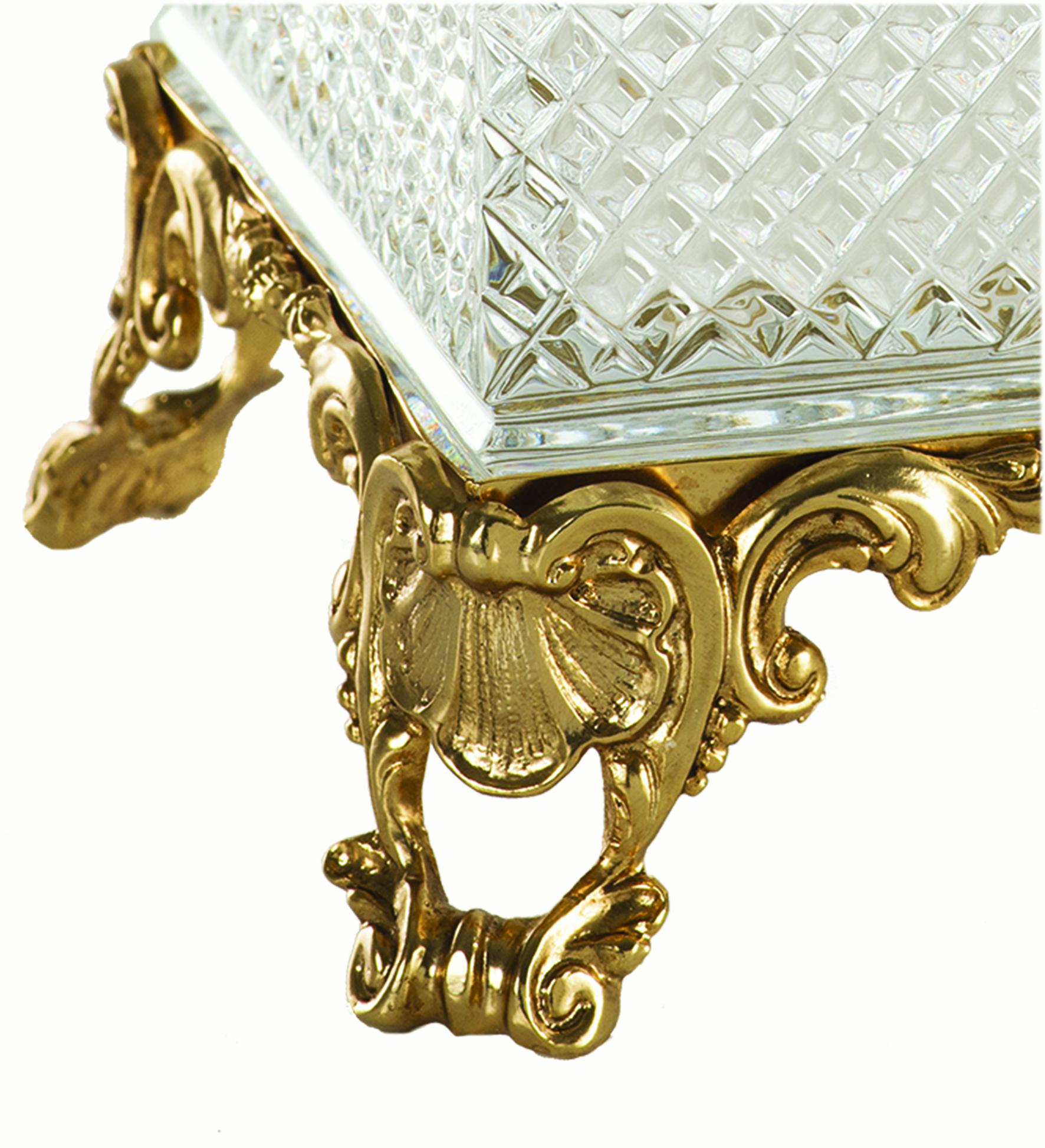 Louis XVI 21st Century, Hand-Carved Clear Crystal and Bronze Box in Style of Luigi XVI For Sale