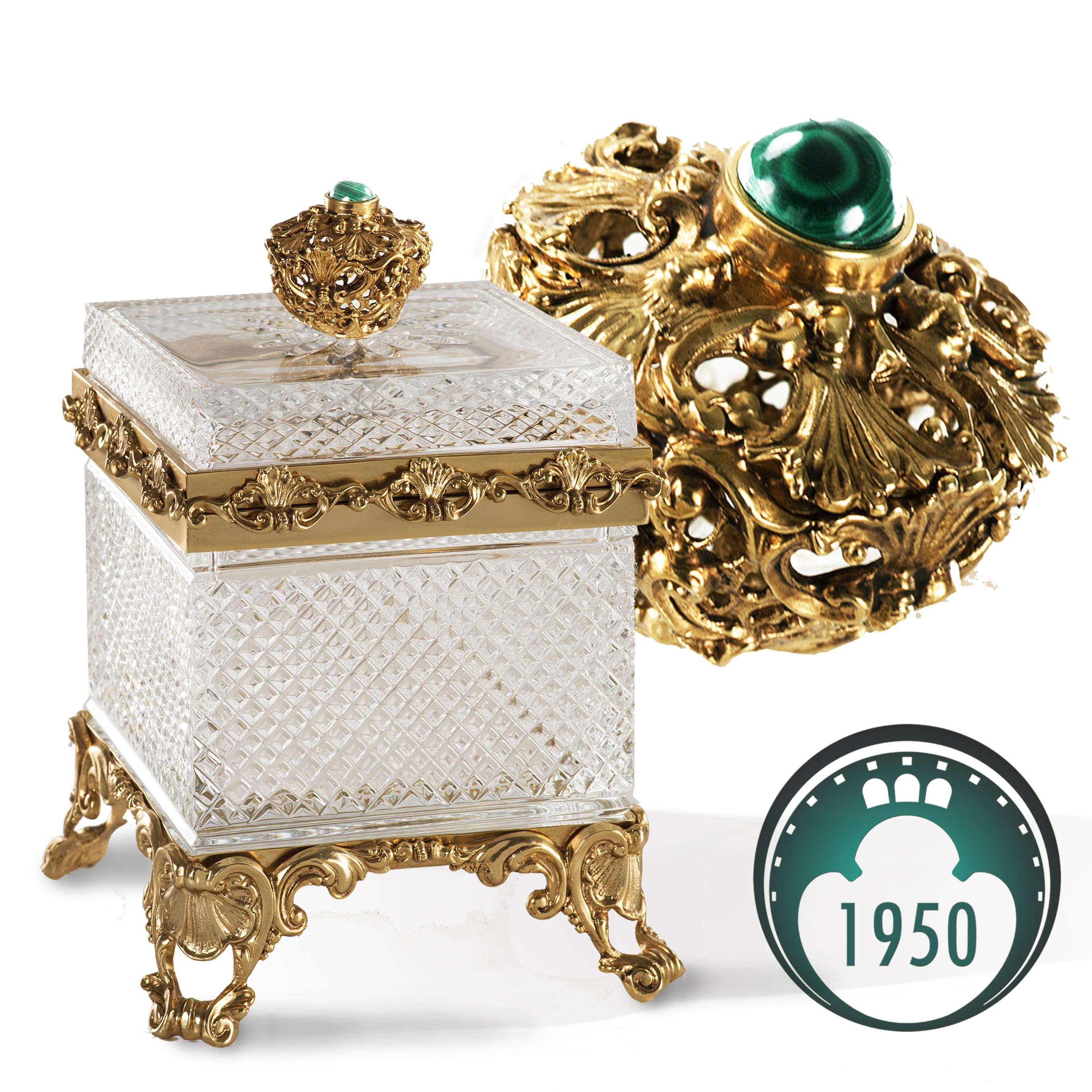 Italian 21st Century, Hand-Carved Clear Crystal and Bronze Box in Style of Luigi XVI For Sale