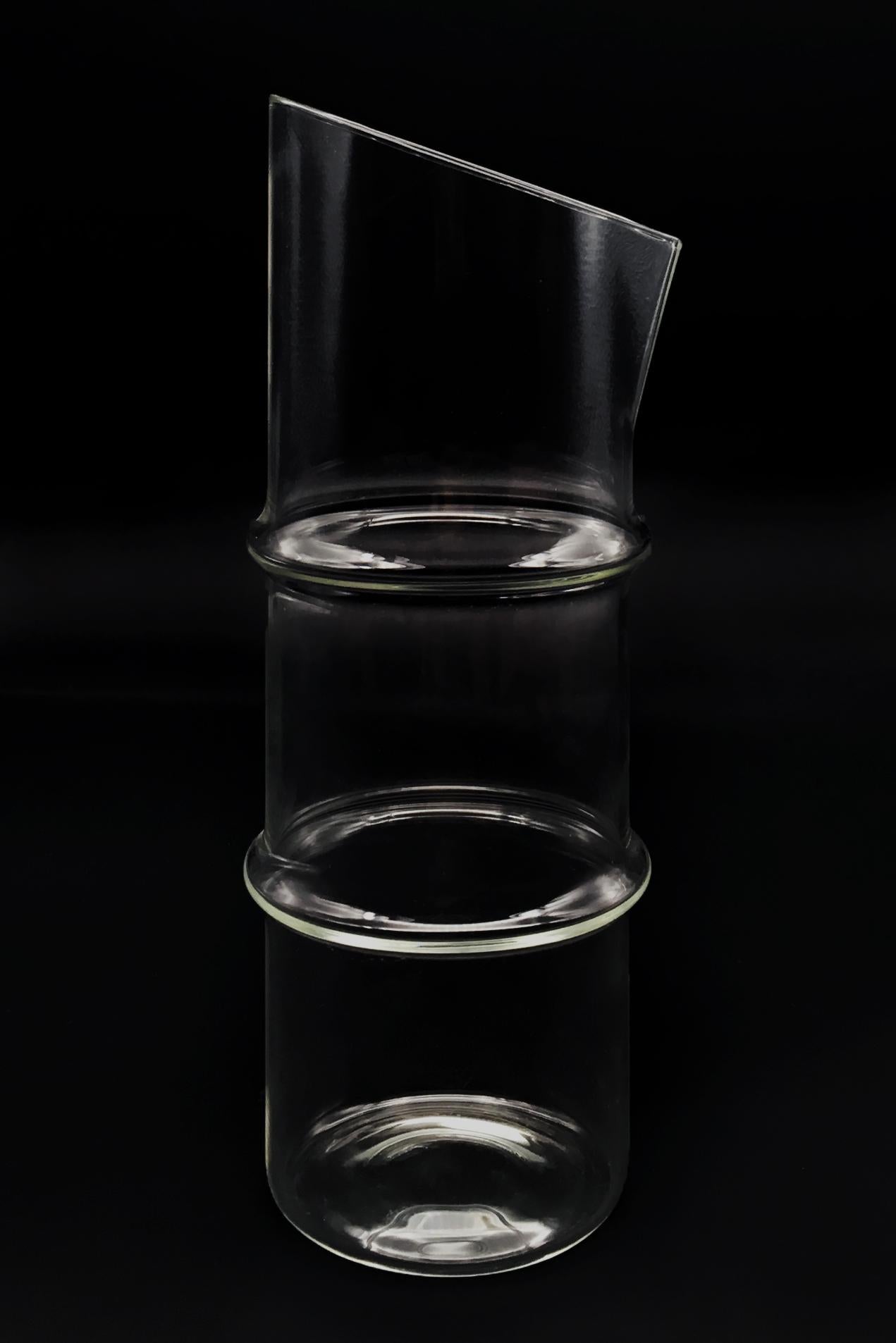 Minimaliste Carafe en verre TAKE 50cl fabriquée à la main au 21e siècle, Trasparent, Kanz Architetti en vente
