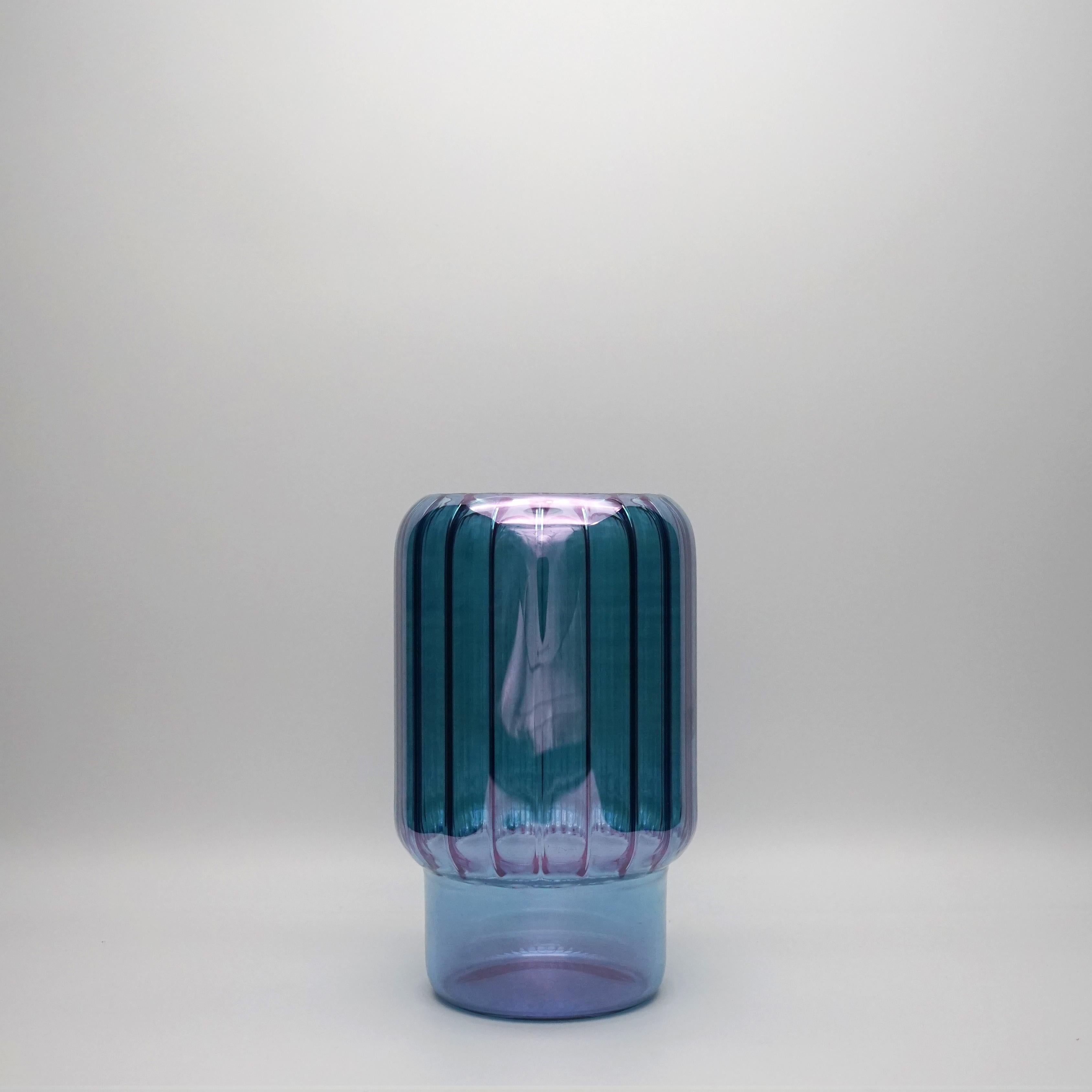 The vases in the Brumma collection are designed to enhance any floral arrangement, perfect for a single stem or a beautiful bouquet. They are handmade by Venetian artisans and the color is applied by brush.
Brumma S available only in blue