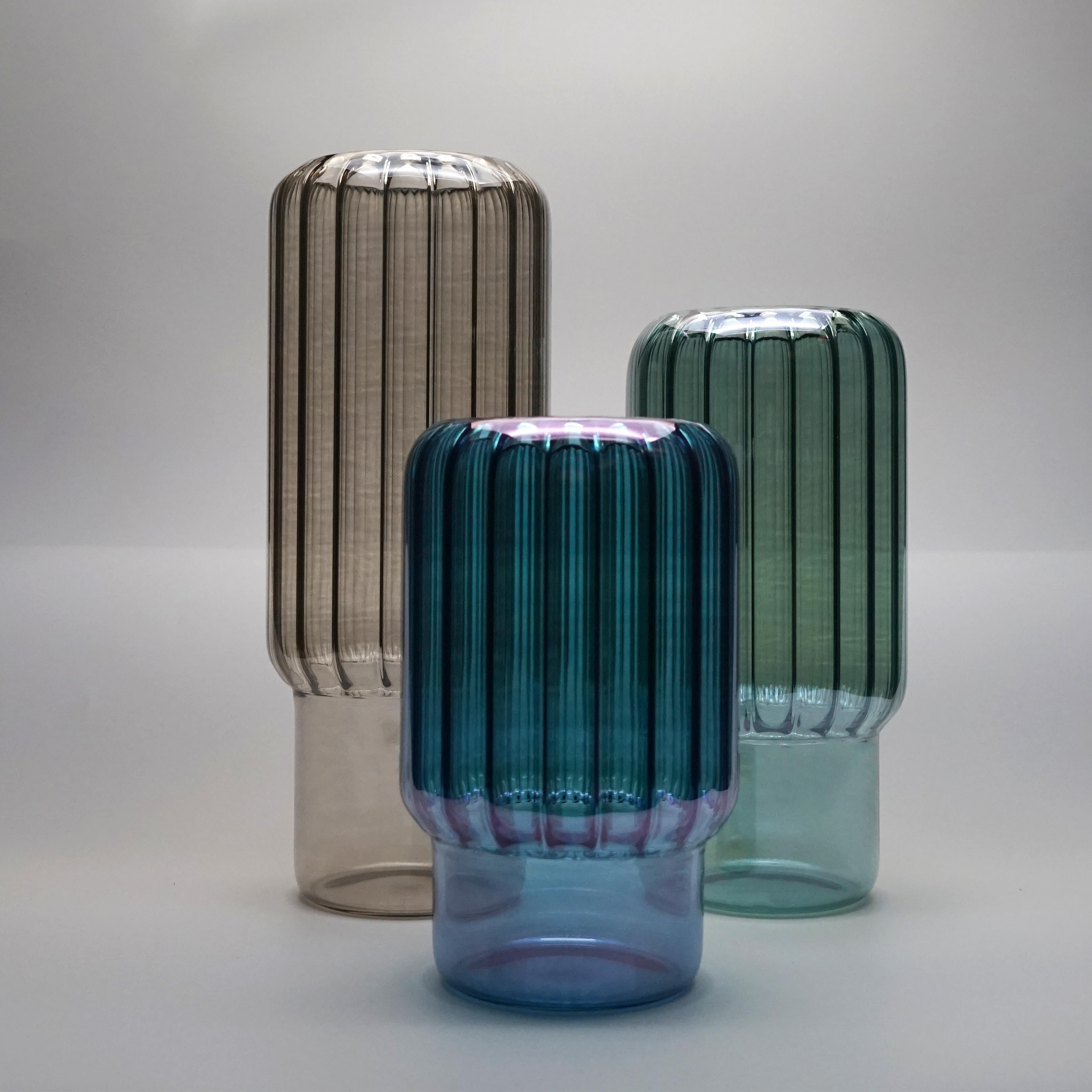 Handgefertigte Glasvase Brumma des 21. Jahrhunderts, blau, klein, Kanz  (21. Jahrhundert und zeitgenössisch) im Angebot