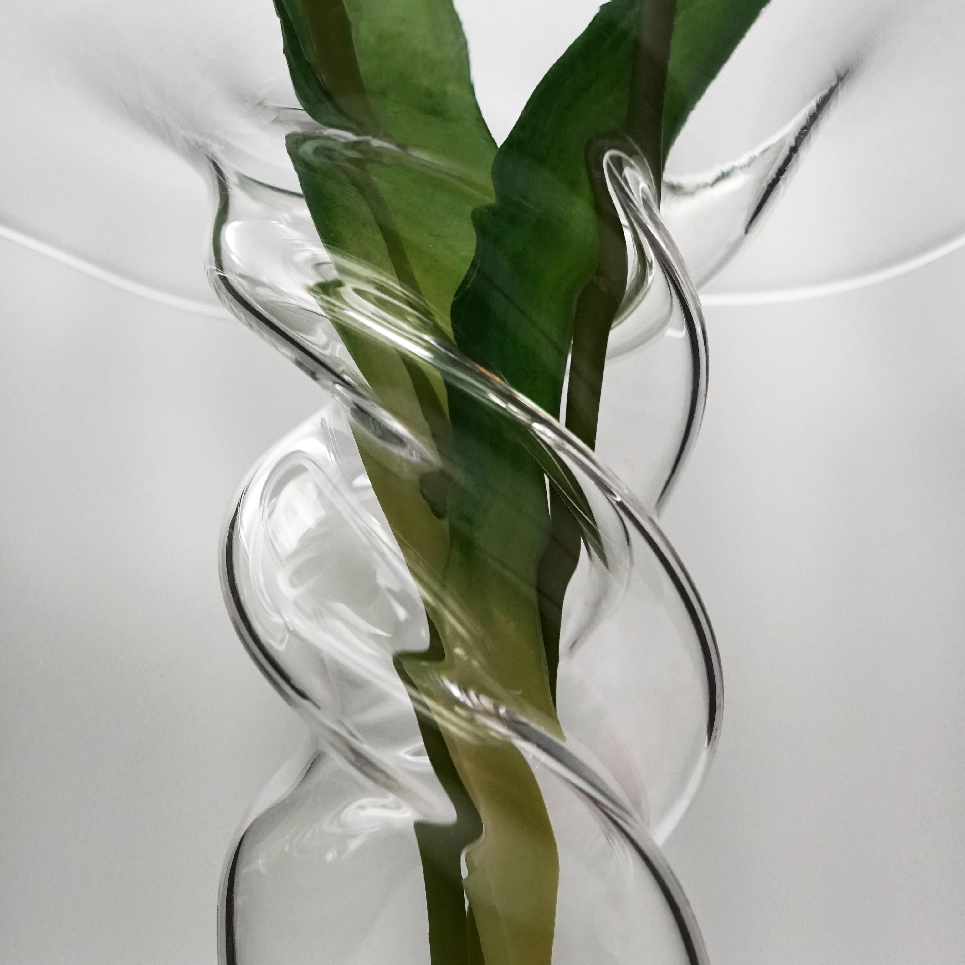 21st Century Handcrafted Glass Vase Poppy, Green Bottom, Kanz Architetti In New Condition For Sale In Venezia, Veneto