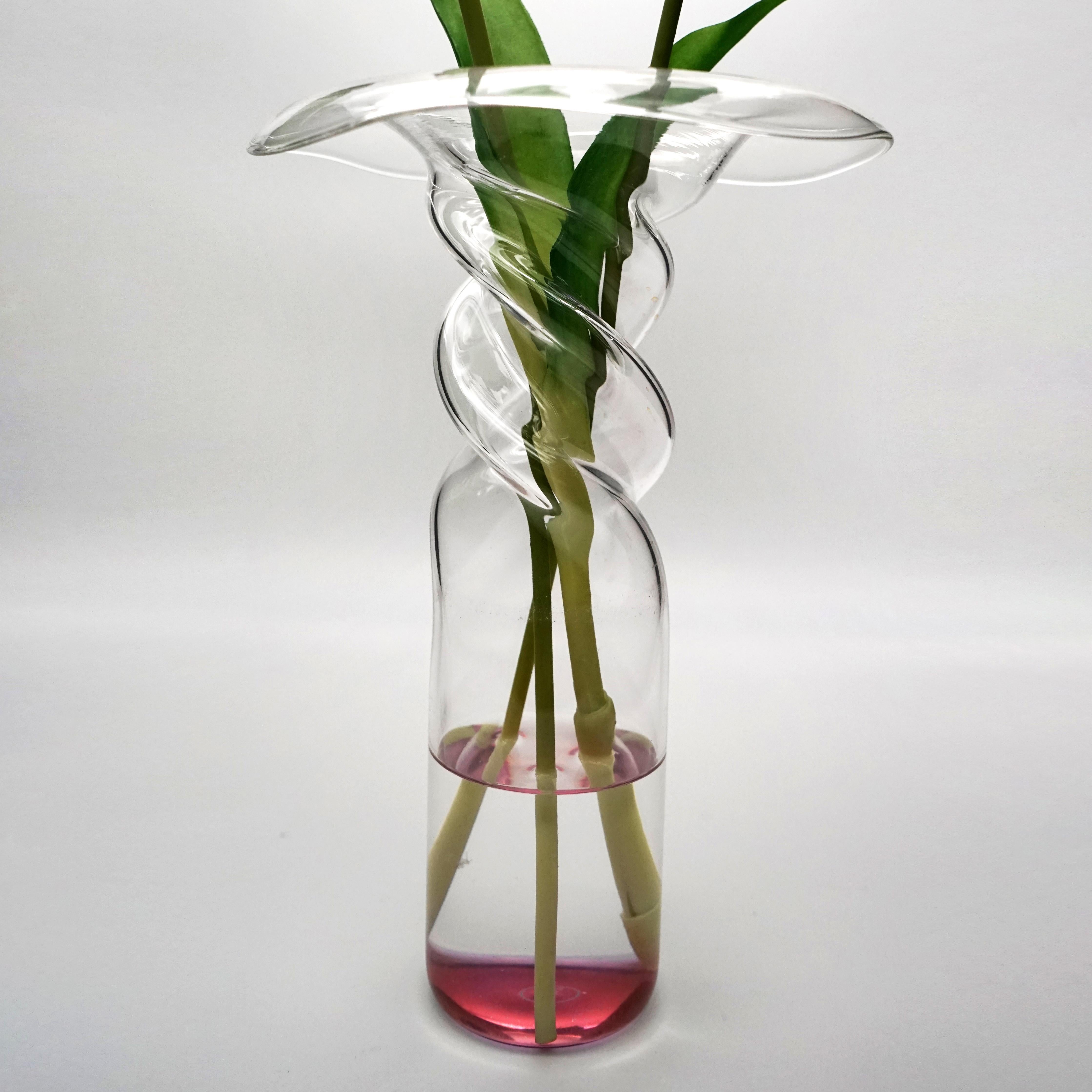 Italian 21st Century Handcrafted Glass Vase Poppy, Violet Bottom, Kanz Architetti For Sale