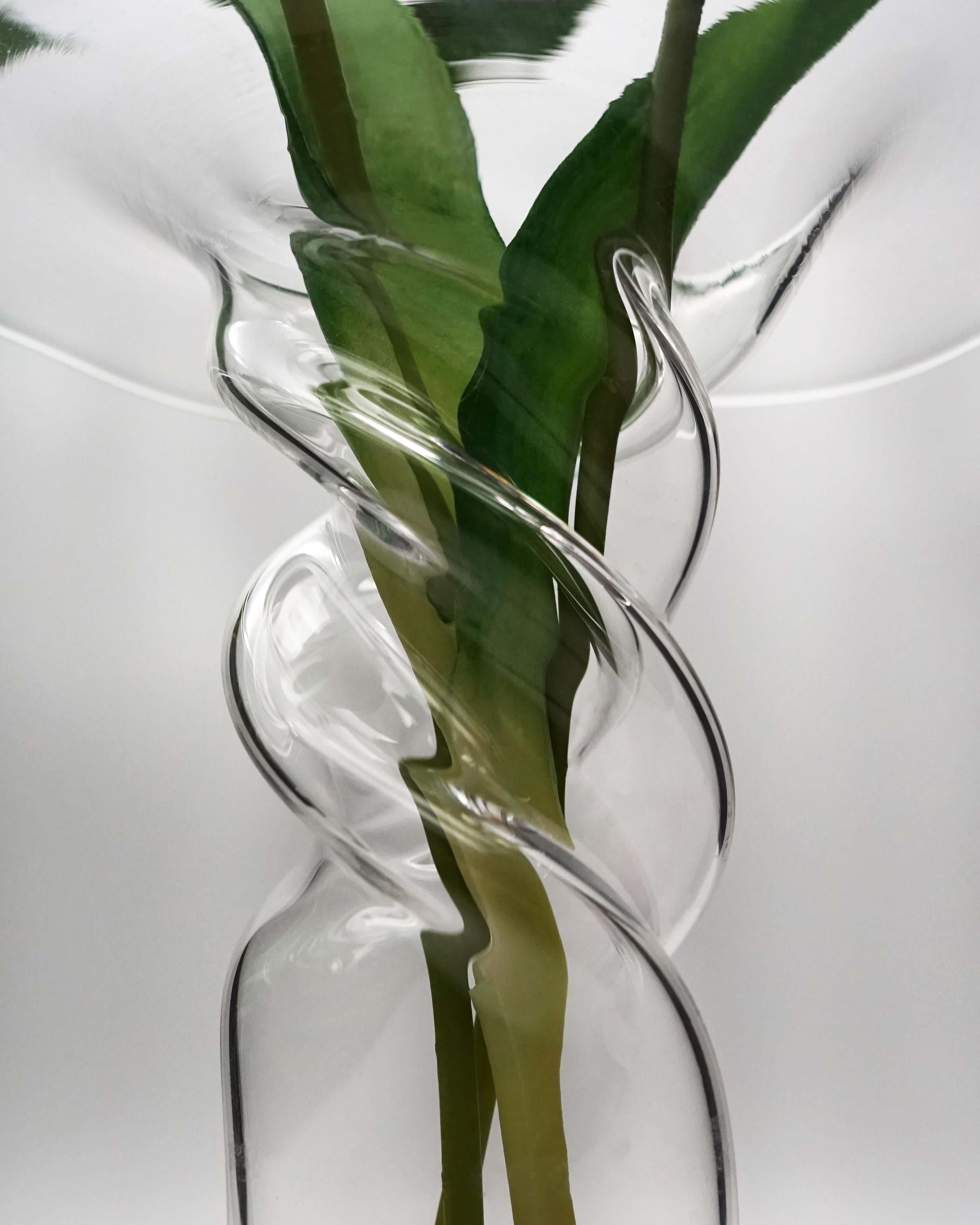 Hand-Crafted 21st Century Handcrafted Glass Vase Poppy, Violet Bottom, Kanz Architetti For Sale
