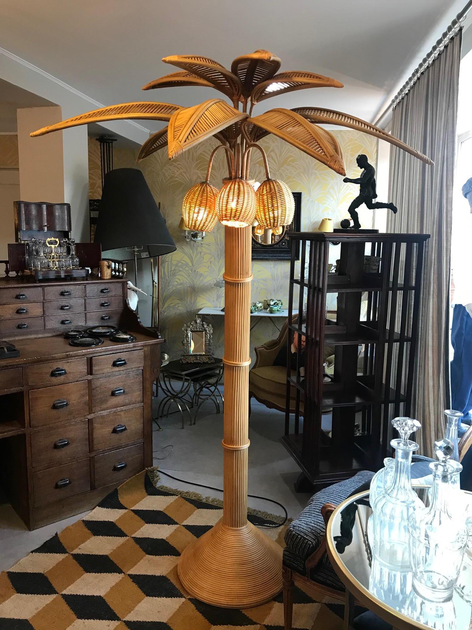 Beautiful 21st century handmade palm bamboo floor lamp.
Every palms are removable thanks to rods that goes into holes. There are three-light. Very good condition.
Excellent quality. Rare piece.