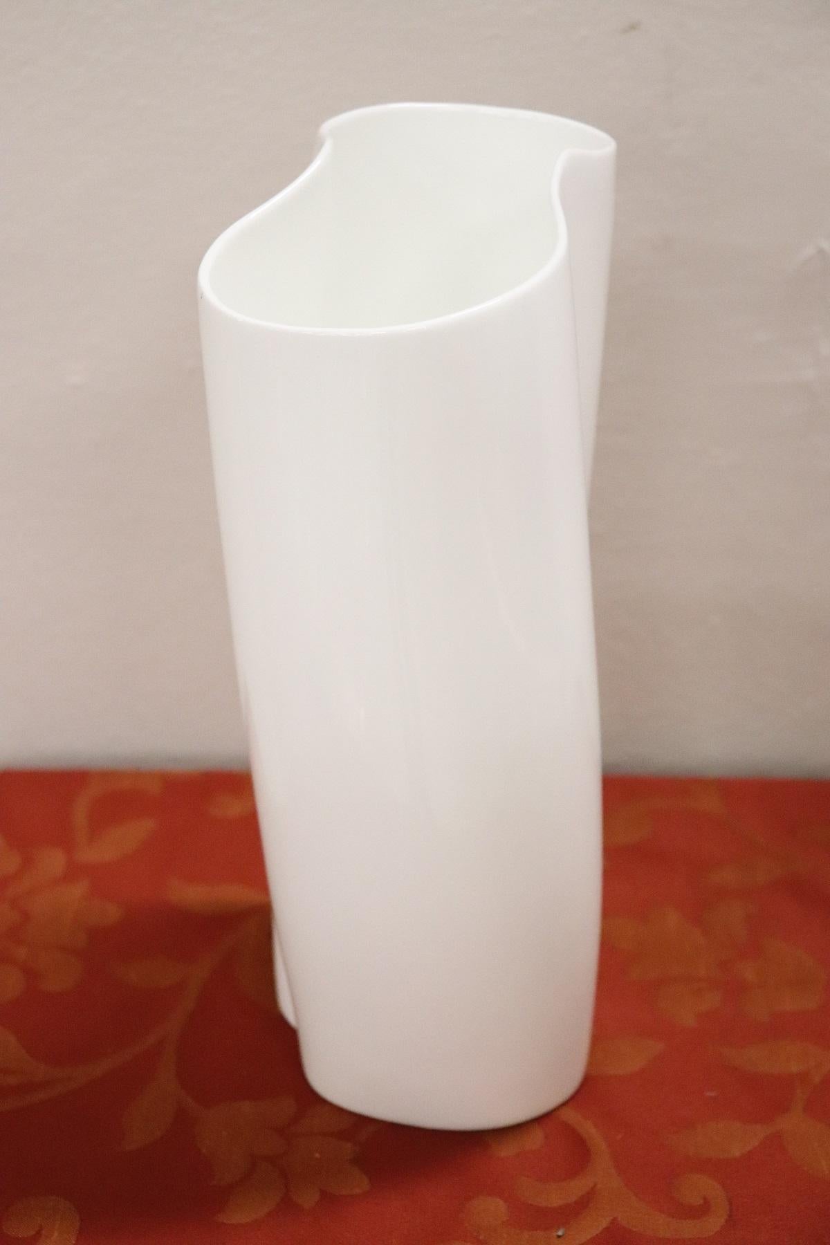 Refined ceramic vase in white color modern design signed Richard Ginori. Particular form move. Ideal as a piece of furniture for modern and vintage environments.